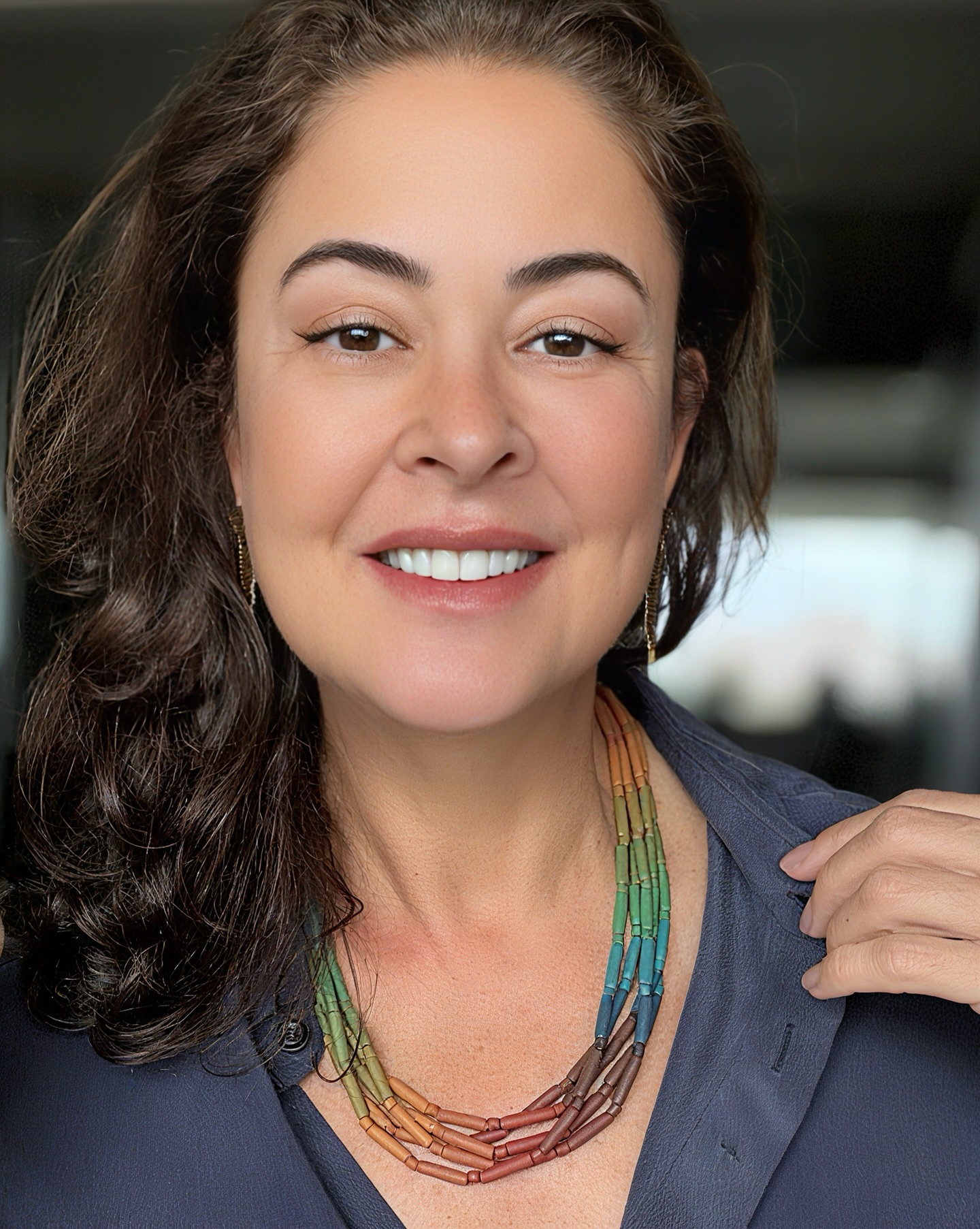 O colar em cerâmica fosca degradê três voltas mescla a rusticidade do trabalho artesanal com a sofisticação da transição sútil de cores.
Não perca a chance de adquirir essa peça, acessando o nosso site e aproveite, ainda, o FRETE GRÁTIS para compra de quaisquer produtos pronta entrega.
#luxosustentavel
#elegancianatural
#biojoiasexclusivas