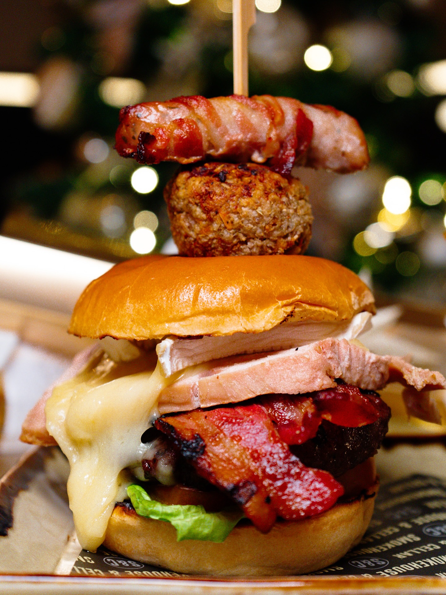 Tis the season to go BIG, so we put Christmas in a bun!
A juicy 6oz beef patty layered with turkey, crispy maple bacon, melted Brie, sweet cranberry sauce, stuffing and a pig in blanket to finish.
One bite and you’ll know you’re on the nice list. 😉✨
Come celebrate the season the Smokhouse way!
-
-
#smokehouse #smokehouseandcellar #cheshire #knutsford #cheshirerestaurants #cheshireeats #cheshireburger #xmas #xmasfeast #xmasburger #christmas