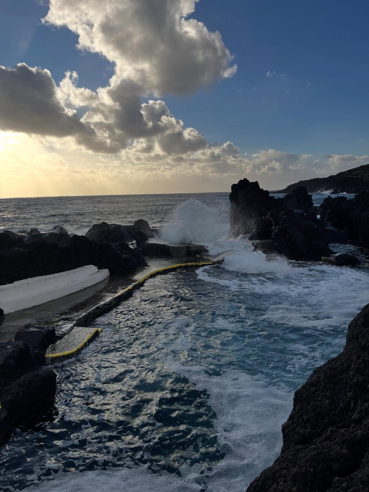 Piscines naturelles de Varadouro à Faial
.
.
#au_coeur_du_voyage #sepvoyages #piscinas #piscinasnaturales #azores #açores #portugal #vacancia #travelling #randonnees