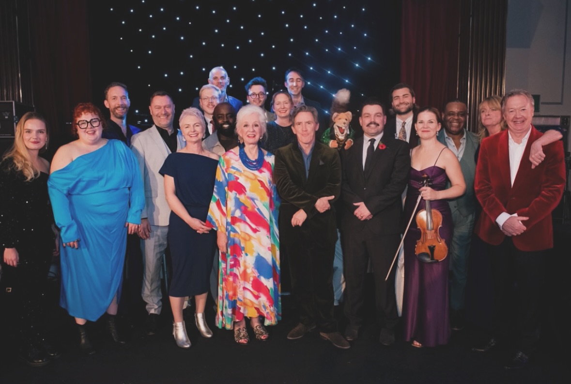 Nice to be back with the RB crew last week for a @fierygrouphq and Second Stage Charity Gala
ft. RB doing Elvis doing Sinatra and Basil Brush doing jokes he doesnโt do on tv
#RobBrydon #BasilBrush #SecondStage #Charity #Comedy
