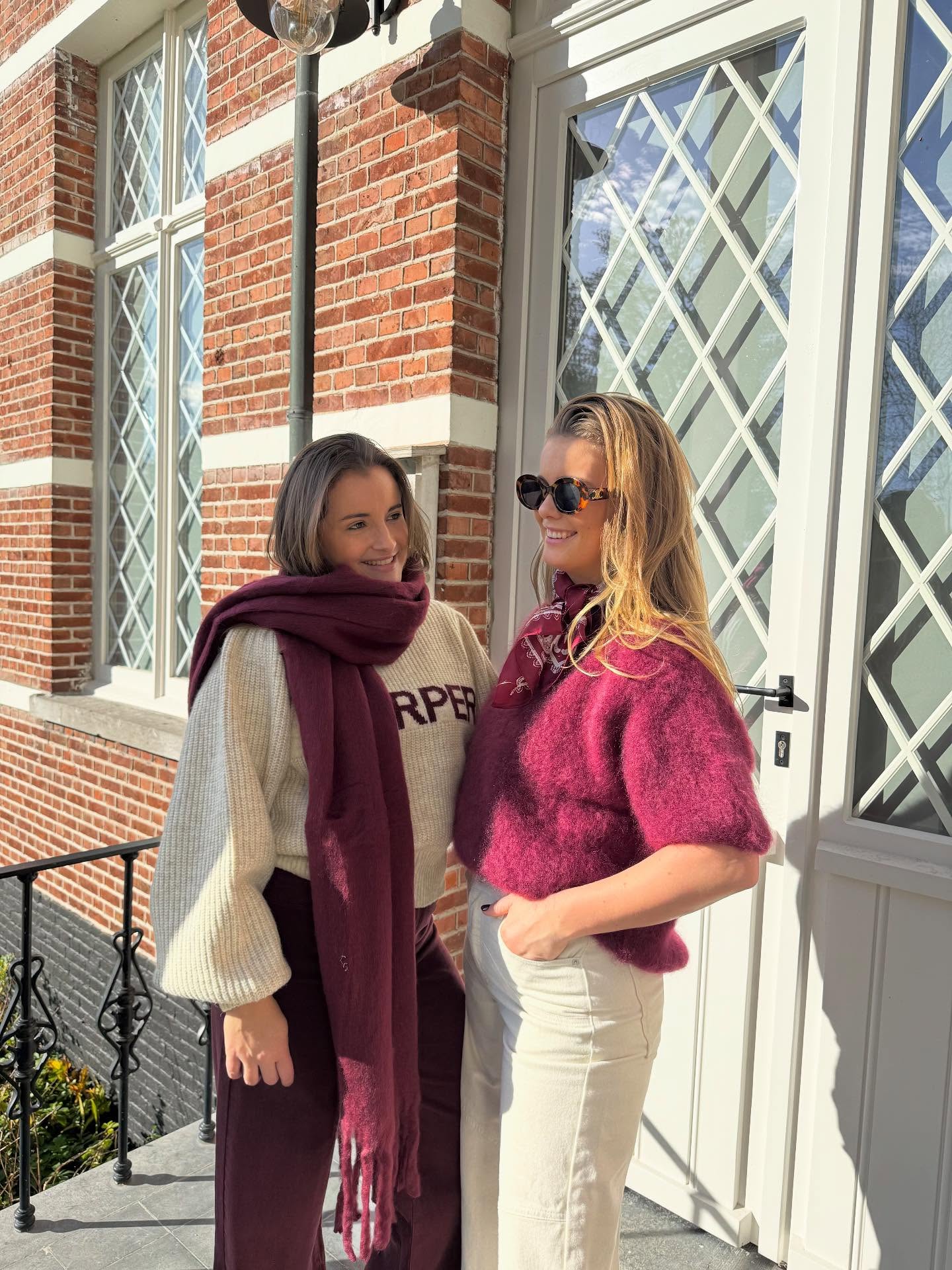 Weekend is loading… time to pick your weekend looks in our boutiques! 🩷
Andddd don’t forget to buy your ticket 🤗 it’s almost time for our My Jewellery shopping night! 🎀🛍️ and we have lots lots lots of MJ give aways!!!!!!
#shoppingnight #holidaycollection #celebratetheseason #christmasiscoming #newcollection