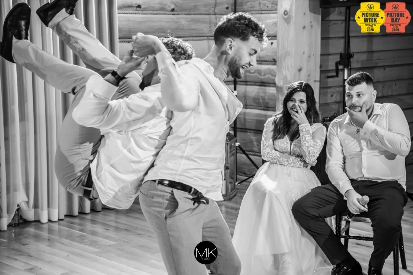 Kolejny tydzień i kolejne tym razem zdjęcie Tygodnia na międzynarodowym portalu ślubnym @prowed.award . 😎🎉📷. Działo się na tym weselu oj działo .😍😎📷.
.
.
.
.
#jaroslaw #fotografrzeszów #FotografJarosław #fotografślubnyjarosław #wesele2025 #Miłość #paramloda #sukniaslubna #inspiracjeslubne #fotografprzeworsk #fotografprzemyśl #bioreslubw2025 #sztos #fotografslubny #wesele2025 #pictoftheday #winner