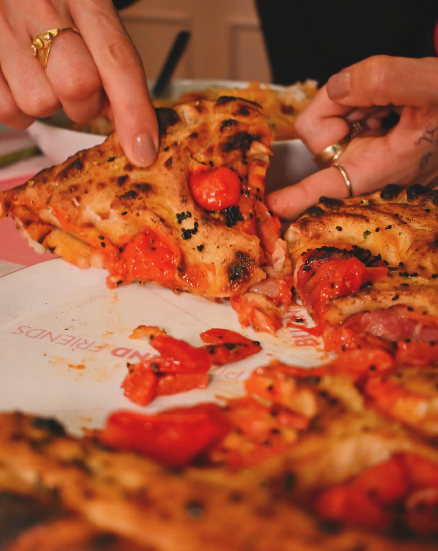 Saturday is for pizza!
•
•
•
#pizza #pizzatime #pizzalovers #italianpizza #foodie #foodstagram #etienpizzabar #voula #psychiko