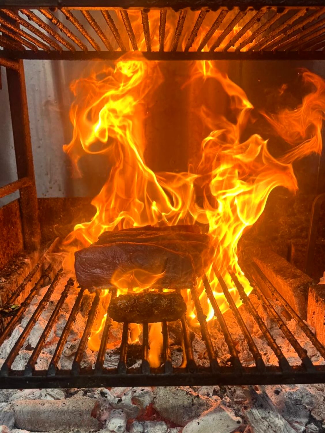 ๐ฅ We Backโฆ
Following the success of our last
* Steak Night *
The next one will beโฆ
Tuesday 18/11 from 6pm
Enjoy 25% of RRP on all Steaks ๐ฅฉ
+ Chips ๐
+ Salad ๐ฅ
Booking is ESSENTIAL due to limited availability.
Please call or email to book
t- 01258840550
e- info@thecockerel.pub