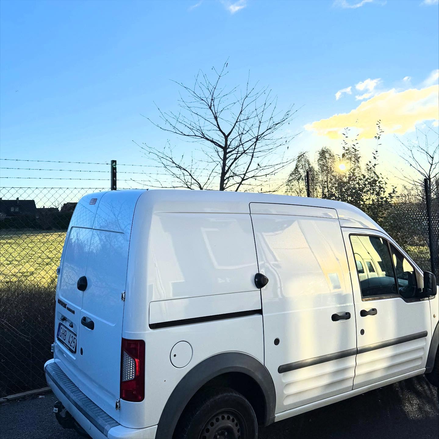 Äldre bilmodell? Inga problem! 💪🏻
Blackstone-lås passar alla bilmodeller – både gamla klassiker och helt nya modeller. 🚗✨
Har ditt företag fortfarande inget stöldskydd?
Tänk före, inte efter! Beställ era Blackstone-låspuckar redan idag. 💪🏻🔒
Hitta er närmaste återförsäljare:
www.blackstonesverige.se