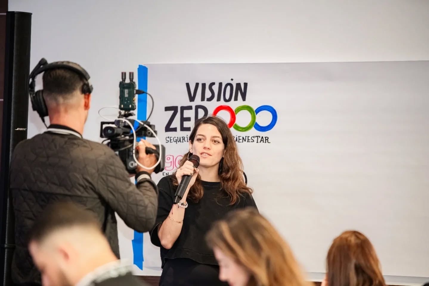 Nos encantó apoyar al equipo de ASONAP en su evento de líderes en seguridad y salud en el trabajo. Nos inspiró todo lo que han desarrollado a partir de la metodología Visión Zerooo.
Hay una ventana de oportunidad en entender que las prácticas de cuidado son una exigencia ahora por ley para las organizaciones.
Gracias por documentar y visualizar este conocimiento fundamental para que las organizaciones sigan siendo productivas, mientras son cada vez mas centros de bienestar para colaboradores.
#alerovisual #docuGrafica @asonaphse @visionzeroglobal #medellin #experiencias #cuidado #transformacionorganizacional #colaboracion @tejeredes