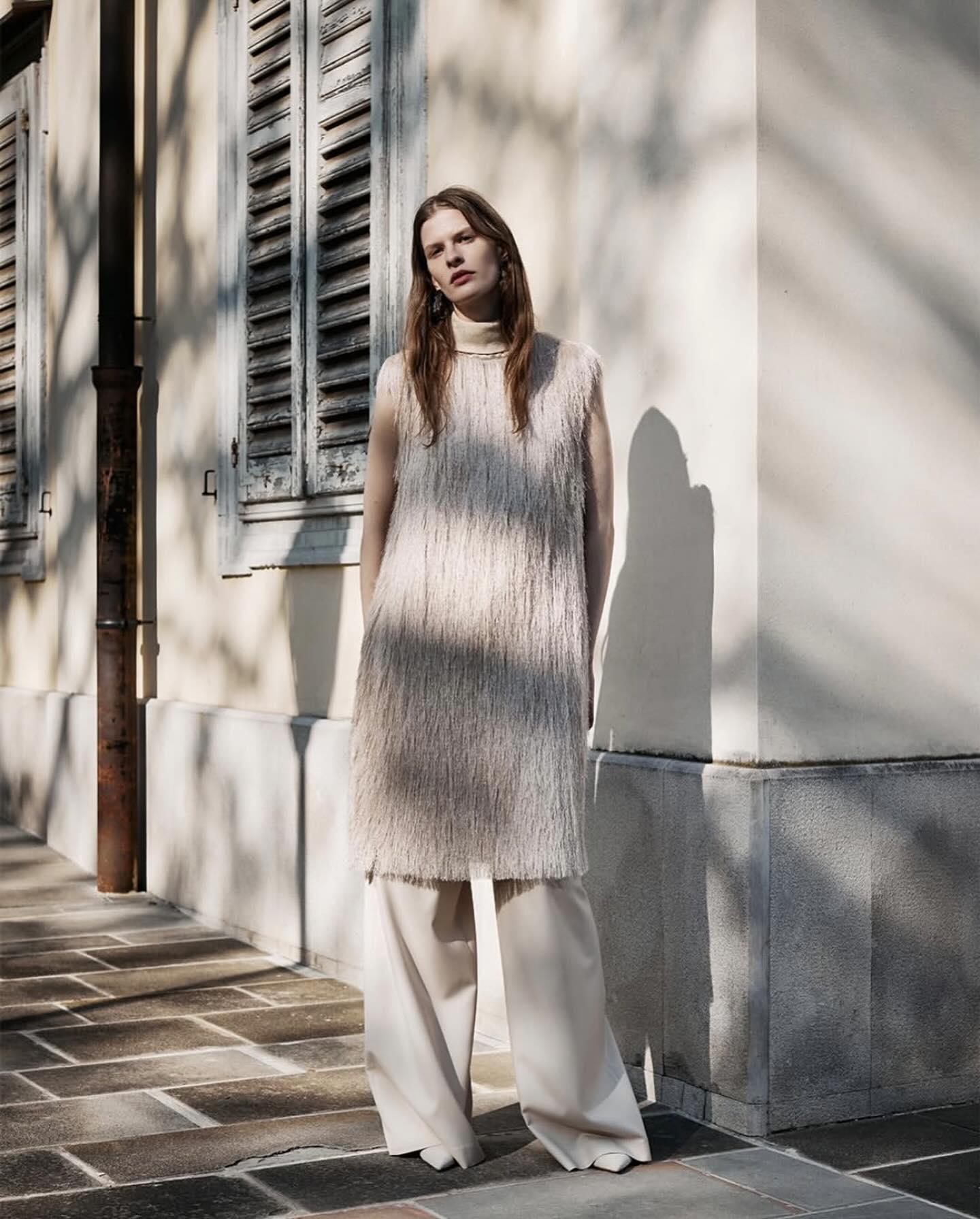 Light, shadow and the wisper of a moment🌬️☀️
#peserico #lorskensfashionagency #autumnwinter #italianfashion #luxurywear