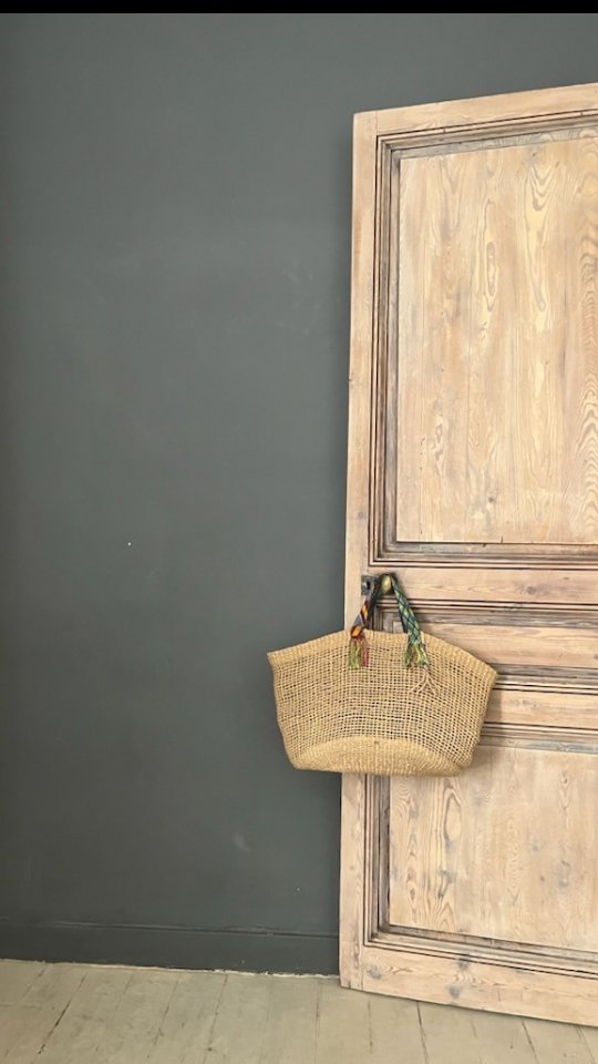 Jolie commande de réparation
Qui m'a fait sortir de ma zone de confort !
Ce beau panier vit sa vie sur une belle porte qui méritait bien de belles anses 😋
Réparation réalisée presque entièrement à la main avec mes plus grosses aiguilles !
Merci pour cette commande 🙏
#réparer #zerowaste #repairdontreplace