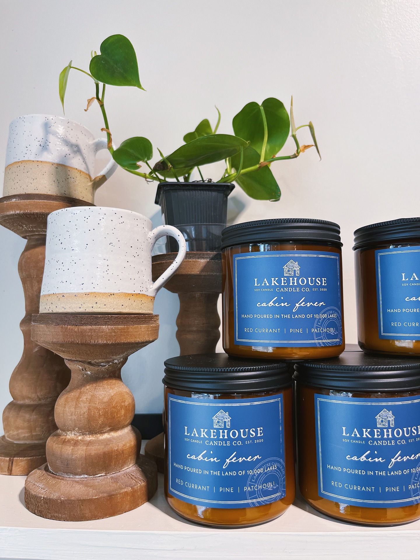 Our best selling scent this time of the year — Cabin Fever is showing off in the shop today ✨
#madeinMN #woodenwickcandles