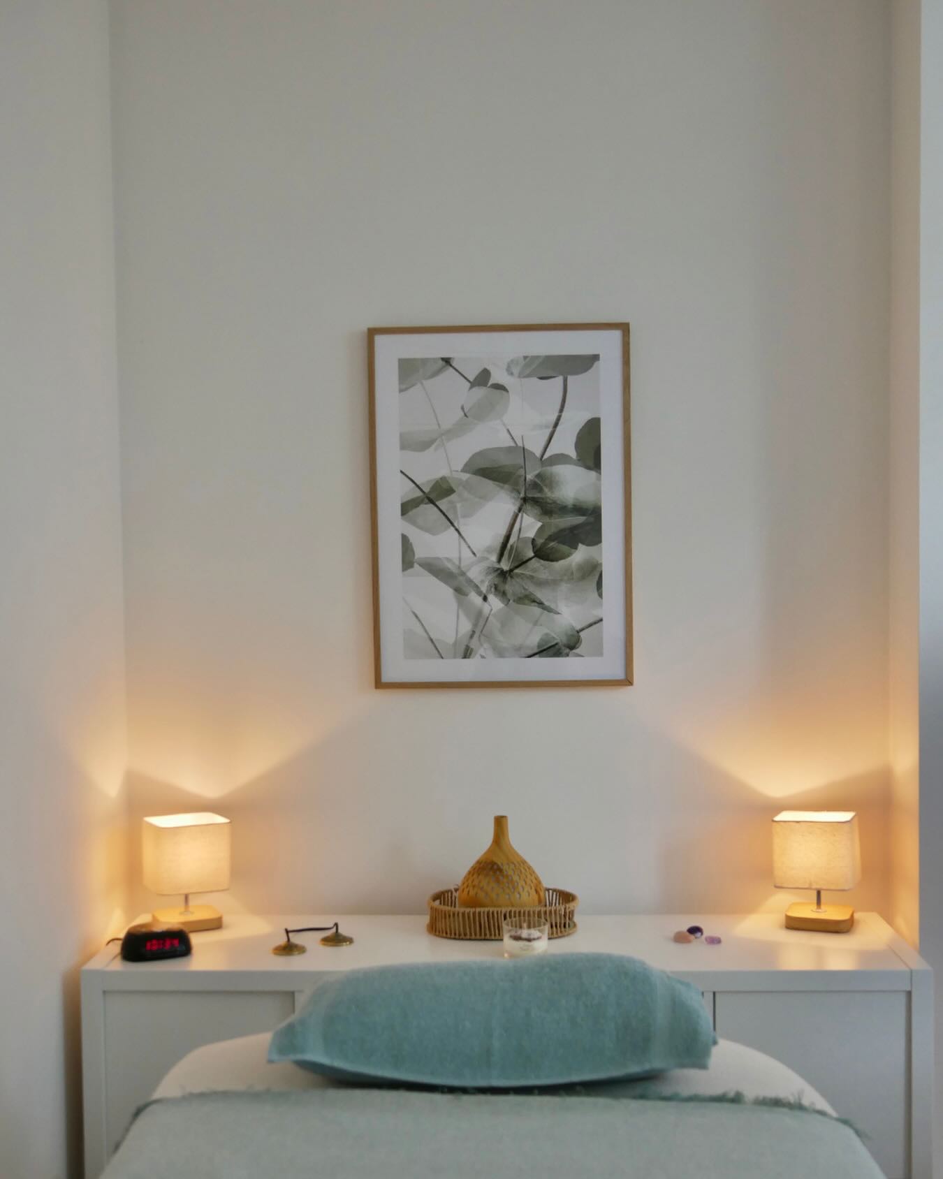 Trop souvent, la DOULEUR ISOLE !
Il existe un LIEU… Là où la douleur peut se DIRE, se DÉPOSER, s’EXPLORER, s’ACCOMPAGNER, s’APAISER se TRANSFORMER.
Vous n’êtes plus seul(e).
Avec toute ma bienveillance, je suis à votre disposition.
Infos et RDV:
https://www.etherea.care
#ethereacare #douleurschroniques #maladie