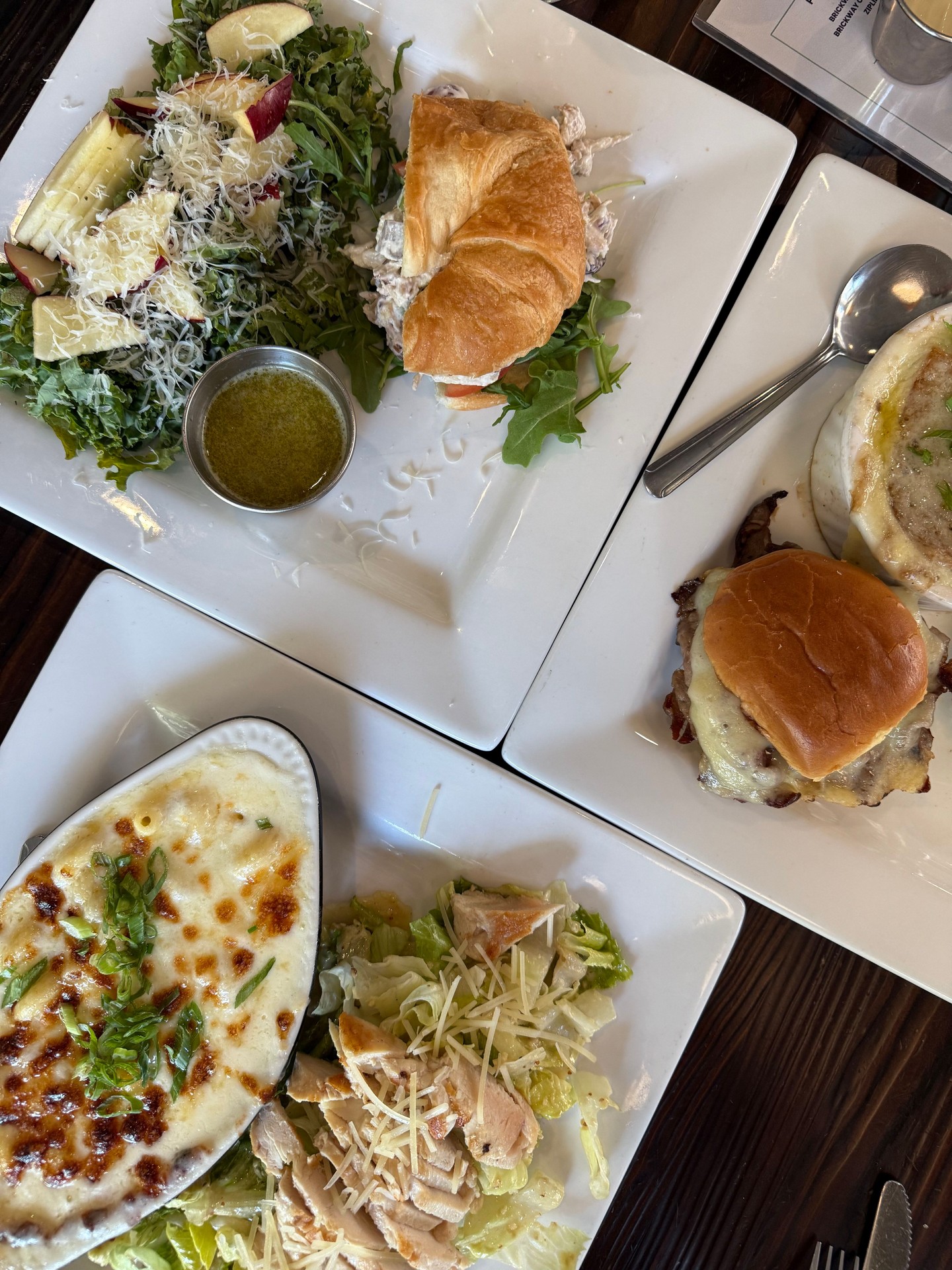 A quick, easy, and delicious lunch, but make it ✨elevated✨
@noshrestaurantandwine has a full lunch menu with deals that make it hard to resist! 🍷😍