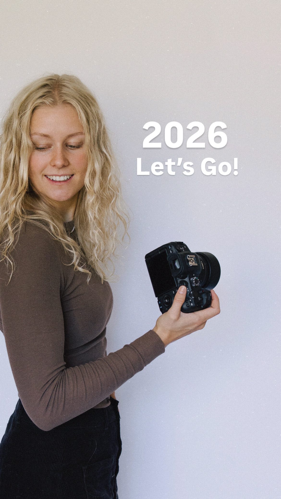 ✨ 2026 Kickstart Bundle ✨
Alt du skal bruge for at starte året stærkt og synligt 💥
Det er mørkt, koldt og snart nytår…så hvorfor ikke bare vente til det nye år med at dukke op og være synlig i din biks..?
Fordi: forestil dig, at du starter 2026 med alt dit content klar - billeder, videoer og en klar plan for, hvordan du bruger det strategisk.
Er det ikke en bedre måde at starte det nye år ud på?
Med min 2026 kickstart bundle får du:
• 1,5 times branding shoot
• 15 billeder + 5 b-roll videoer
• Planlægningsmøde med idéudvikling og struktur
• PDF med contentidéer og hooks til 3 måneder + måder hvorpå du kan bruge dit nye materiale strategisk.
• BONUS: mulighed for banner-video til din hjemmeside
📅 Pakken skal bruges inden 19. december 2025
📦 Alt materiale leveres inden nytår
💰 Investering: 5.555,- ex. moms
Så… skal du starte året med ro, klarhed og synlighed - eller vil du vente, til konkurrenterne er foran?
Skriv BOOK i kommentaren 💬
så sender jeg dig mere info og et link til booking.
Jeg ville elske at have dig foran mit kamera og hjælpe dig godt ind i det nye år ✨
#brandingfotograf #personligbranding #brandingbilleder #videomarkedsføring #visuelidentitet #selvstændig #2026kickstartbundle
