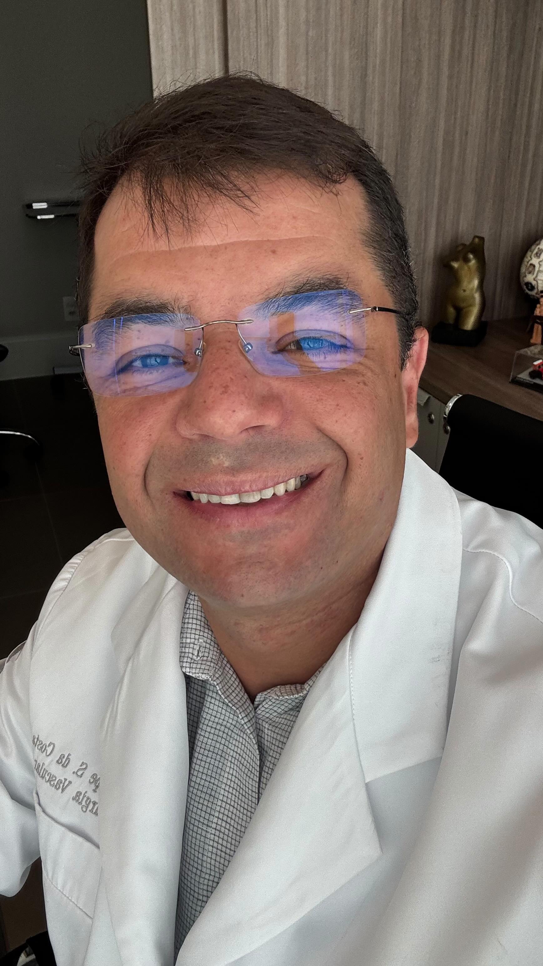 INFODEMIA - Epidemia de Informação. Você filtra o que vê nas redes sociais? Levante na própria internet mais informações sobre aquela pessoa que você está seguindo. Quantidade de Seguidores não é balizador de qualidade de informação. #ficaadica 😉