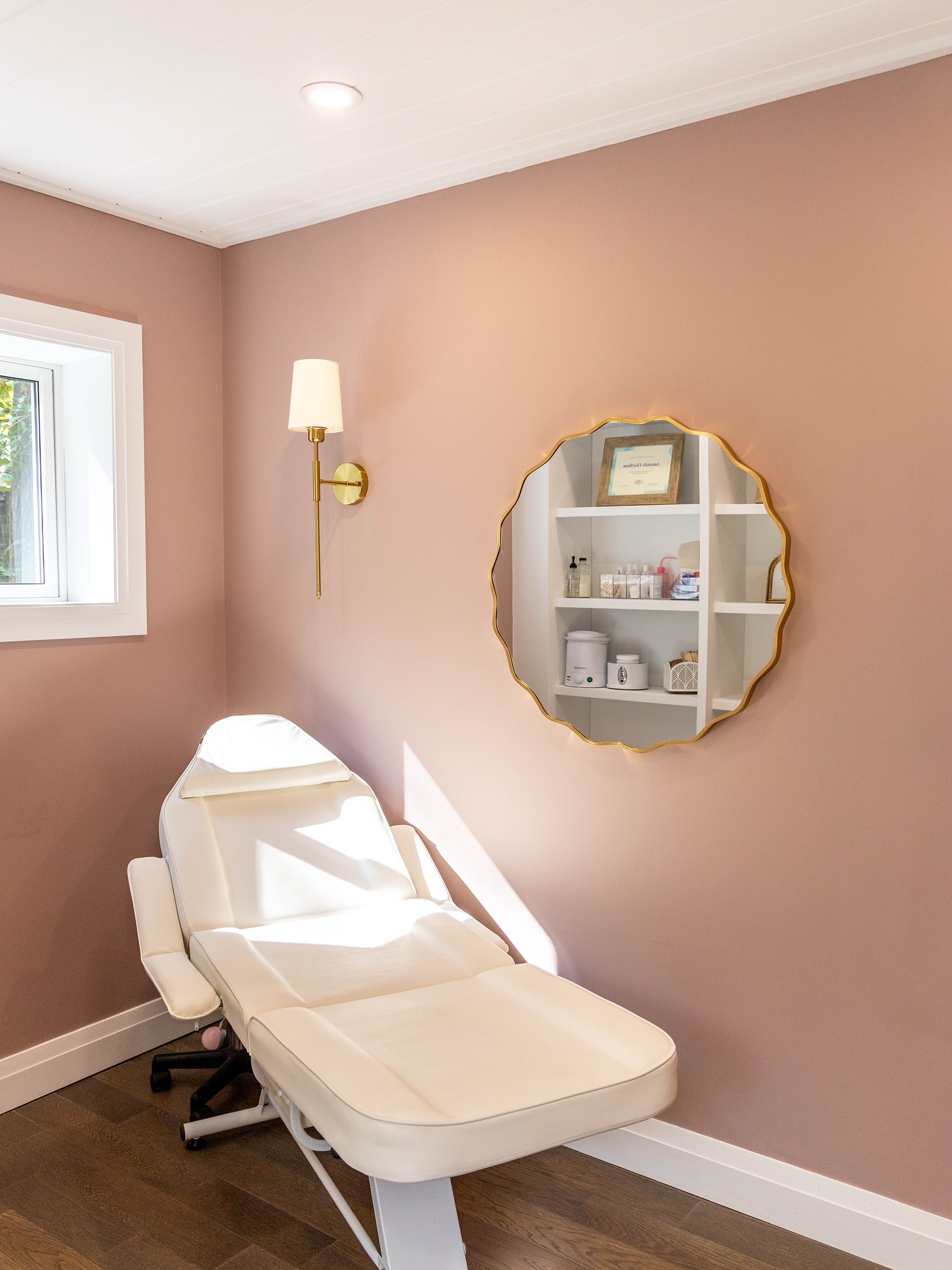 A glow that speaks for itself ✨
During our recent brand shoot, I wanted to capture the spa with every detail — showcasing the experience, care, and elevated aesthetic that define @therosewood_spa
The goal? To show the space in a way that conveys its calming energy and elevated experience.
Luxury, calm, and care — captured in every shot.
Brand Photography | Muskoka | Esthetician | Beauty & Wellness | Spa Boutique
#brandingphotography #muskokalakes #cottagecountry #spaandsalon #wellnessforwomen #spaluxury #skincare #beautyshop #esthetician #skinsaviour #skincareroutine #nailcare #nailsdesign #bodytreatment #medicalaesthetics #lashtechnician #photographylifestyle #spaboutique