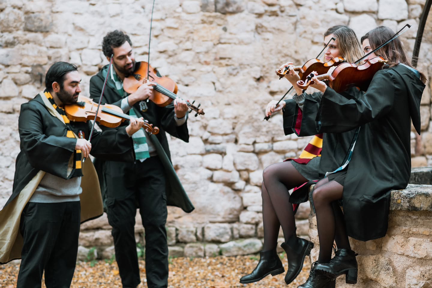 🎻⚡️ "Il faut du courage pour affronter ses ennemis, mais il en faut encore plus pour affronter ses amis"
@doriane.b13 🎥
@notredamedeconil 🏰
@coruss_hair 🎻
#harrypotter #harrypotterfan #wizardingworldofharrypotter #harrypottermemes #harrypottermusic #violincover #violin #potterhead #owl #fauconnerie
Violon | Cover | Musique de film | Harry Potter | John Williams
