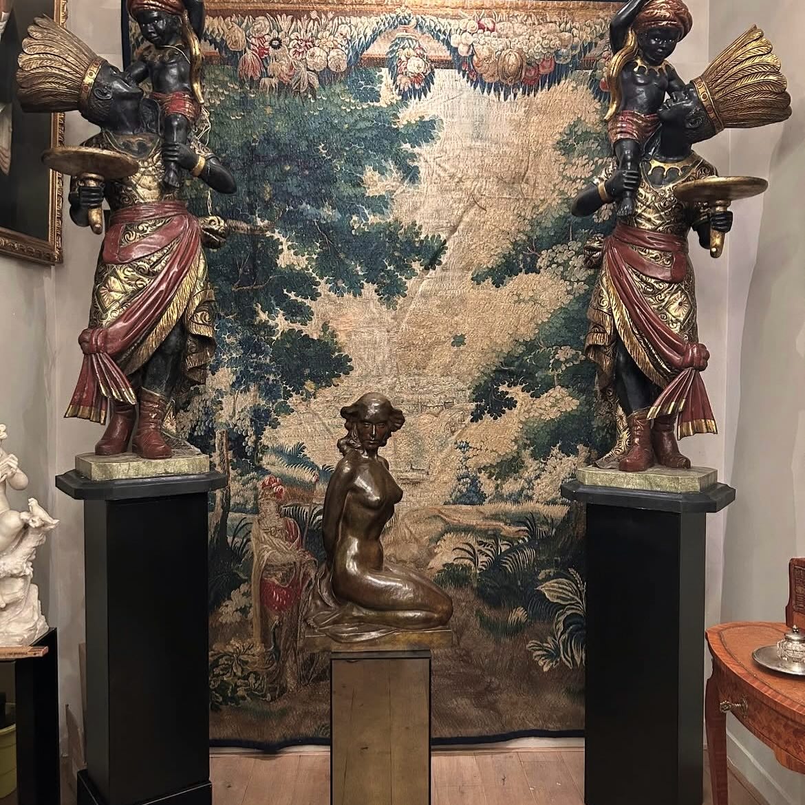 Antique gallery specializing in silverware, jewelry, antique weapons, decorative arts, sculpture, clockmaking, and more.
For appraisals, please feel free to contact us.
#yesterdayknuts #antique #antiquegallery #antiquedealersofinstagram #antiquejewellery #deco #antiquejewelry #antiqueweapons #antiqueclock #chandelier #decorations #frenchantiques #antiqueforsale ##