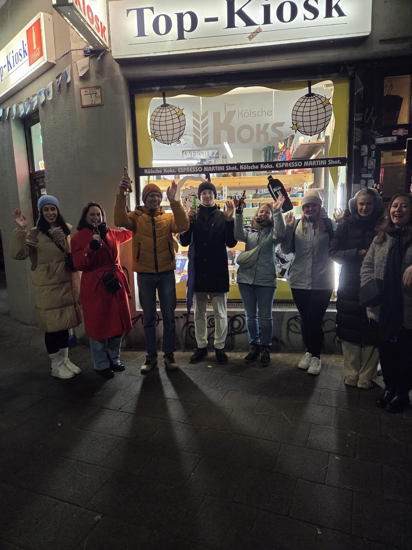 Gestern hatten wir eine schöne aber auch sehr kalte Büdchentour im Belgischen Viertel. Zu Gast waren diesmal @pullmancologne @steigenberger.cologne @nhhotels @legend_cologne
Wie immer haben wir 3 tolle Büdchen besucht und einige tolle Ecken im Belgischen Viertel gesehen.
Habt ihr auch Lust auf eine Tour im Belgischen Viertel? #köln #stadtführungköln #wasistlosinköln #liebedeinestadt #tourismusköln