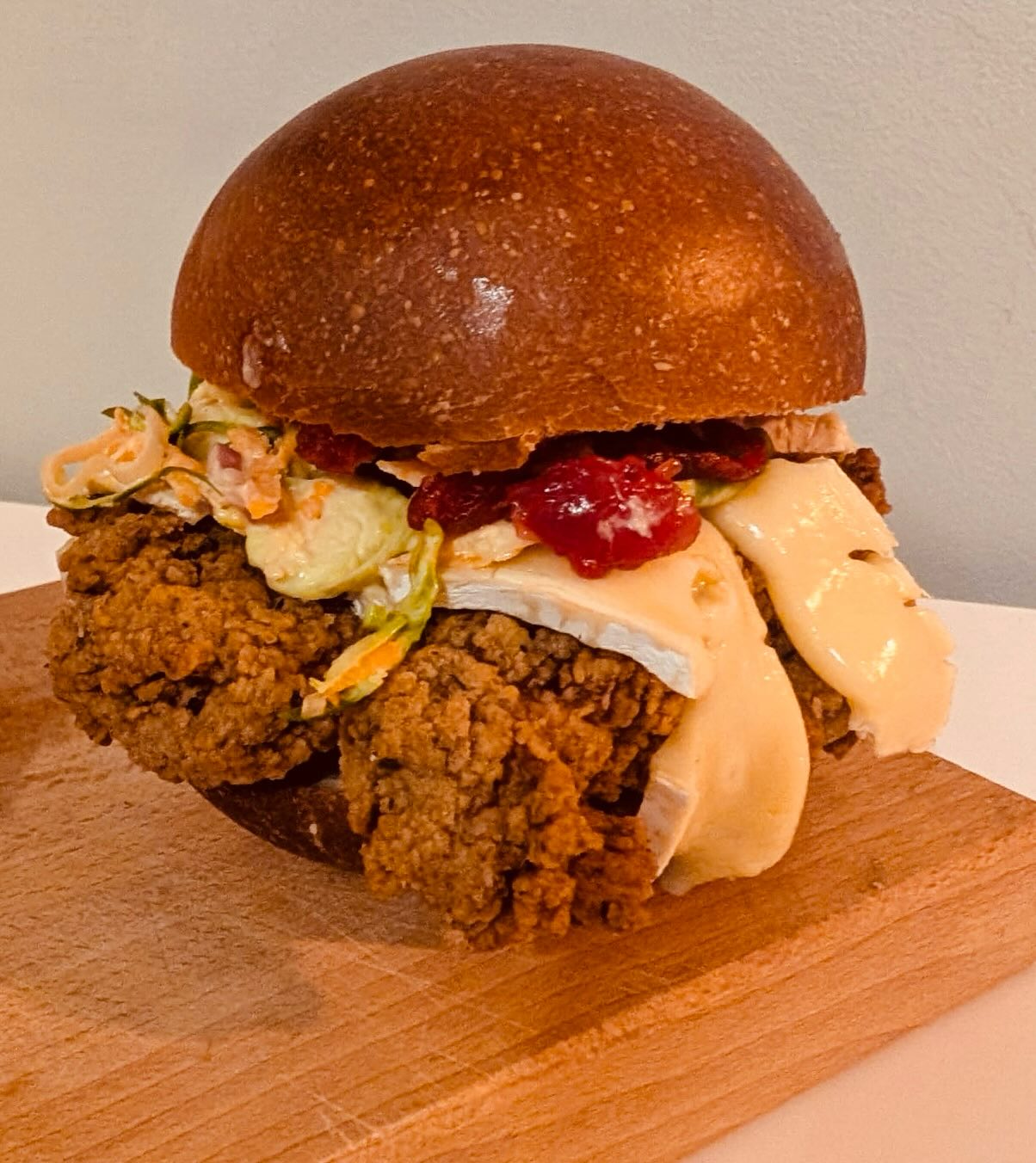 Who’s excited?? We will be at Terrington Village Hall TOMORROW from 5pm-8pm in our food truck. Pop Up Pub will be open from 6pm so you can enjoy a pint or 2 with your grub!
Thank you for all those who have pre-ordered so far. We are fairly busy between 6 and 7 but plenty of slots before and after. Get in touch if you want to get your order in.
Pic 1 - The Festive One - Crispy KFT with Sprout Slaw, Brie and Cranberry
Pic 2 - The Piggy One - BBQ Pulled Pork with Apple Slaw, Swiss Cheese and Crackling
We are also in Terrington on Wednesday 26th at the @terringtonhall.school Christmas Fair. Pop along to get some early Christmas Shopping in or finish off if you are super organised and have already started!
#popup #foodtruck #caterer #catering #burger #fries #kfc #dessert #chef #foodie #pub #supportlocal