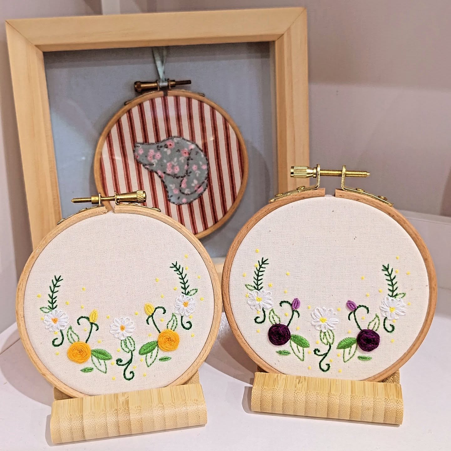 🪡Class full🪡 Wow I've come into the studio this morning to see that my in person spring flowers class is now fully booked!! Thank you! 😘
There are still spaces available for the online running of this class so if you want to join me be quick as this is a very popular class, it sold out this year as well!
#embroiderytutor
#embroideredflowers
#embroideryclass #royalschoolofneedlework #embroiderersofinstagram #embroiderylove