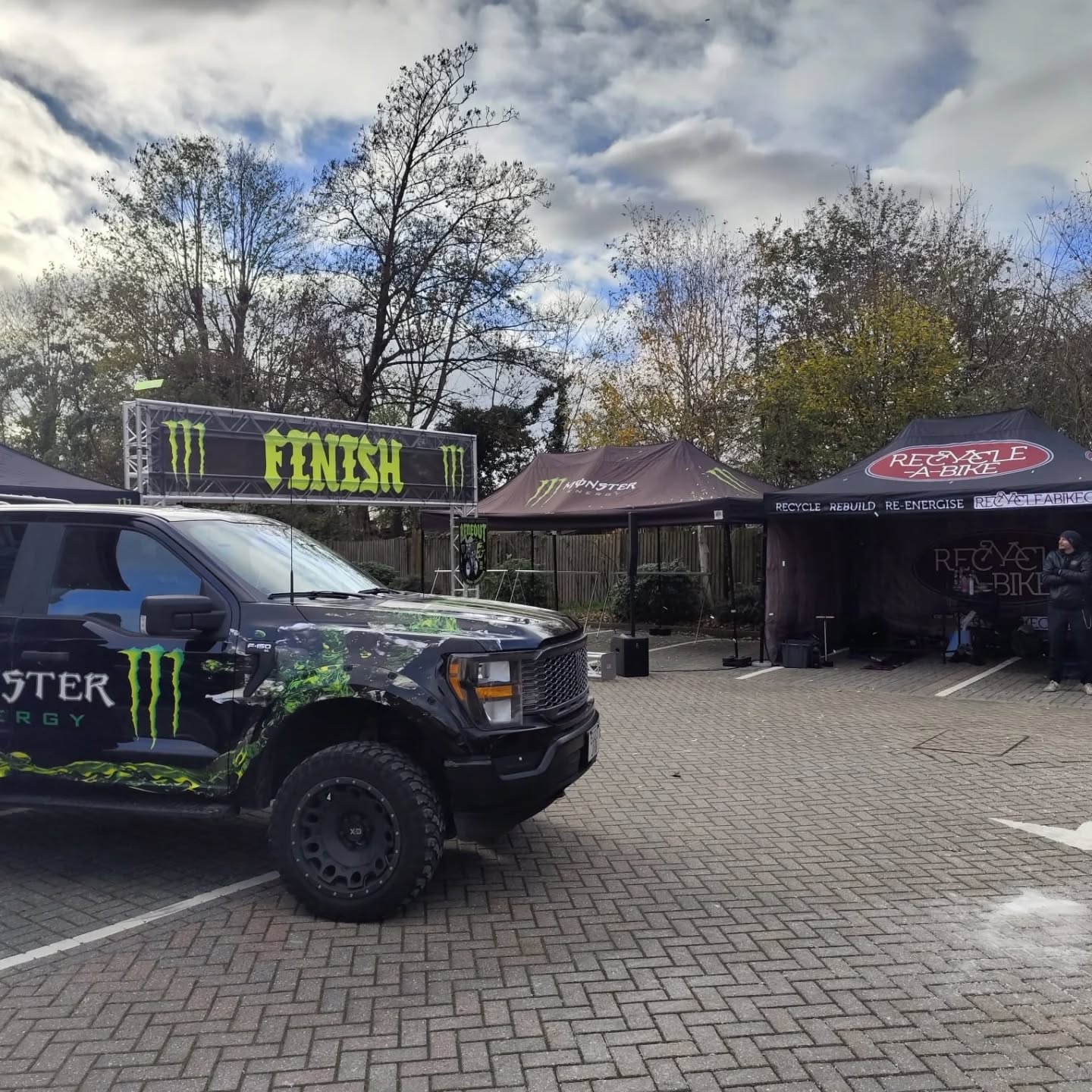 We are at Monster HQ today! Our mobile workshop is set up and ready to rock! Waiting for the legend Manx Missile @markcavendish to arrive! 😁