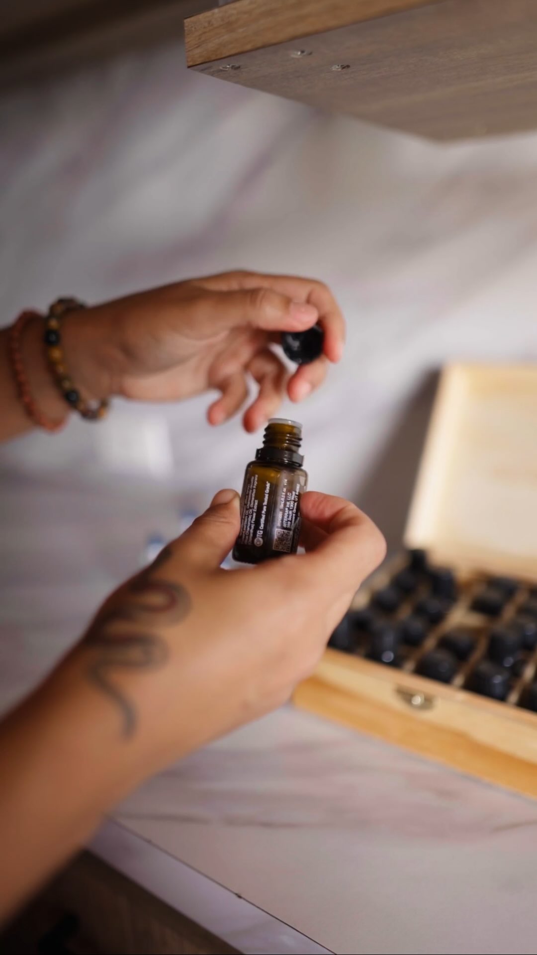 Te han dicho que tus análisis están “normales” pero sigues con ansiedad, insomnio o cansancio que no se va?
La medicina convencional acostumbra a mirar si tus niveles están dentro del rango, pero la medicina naturopática funcional busca niveles optimos e investiga el POR QUÉ. Cuando interpretamos tus biomarcadores y síntomas desde la raíz, podemos ver lo que los análisis tradicionales no revelan.
Cuando comprendemos lo que ocurre dentro del cuerpo, podemos restaurar el equilibrio desde la raíz.
Agenda tu consulta a través del link en bio y conoce cómo las pruebas funcionales pueden guiar tu proceso de bienestar. 🚐🪻