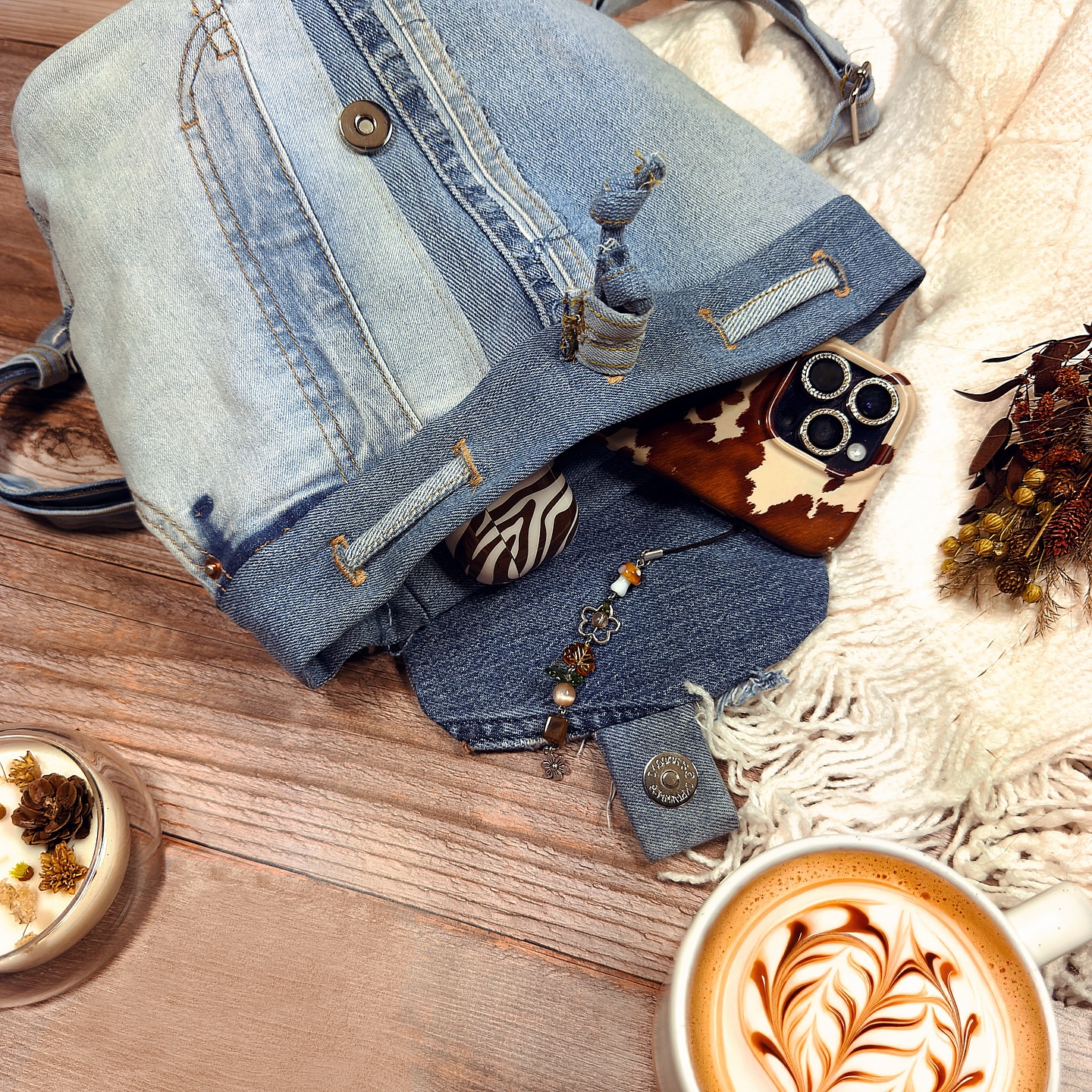 Cold mornings, warm lattes, and a denim bag filled with all the little things that make the season feel extra sweet ☕✨
Textures, tones, and tiny details, this is the cozy-girl energy I wait for all year long. 🍂💛🤎🧡
#fallvibes #cozygirl #shoppedreamy #fallautumn #latte #cozyfall #autumnvibes #cozyaesthetic #warmtones #fallfashioninspo #autumn #autumnalcolours