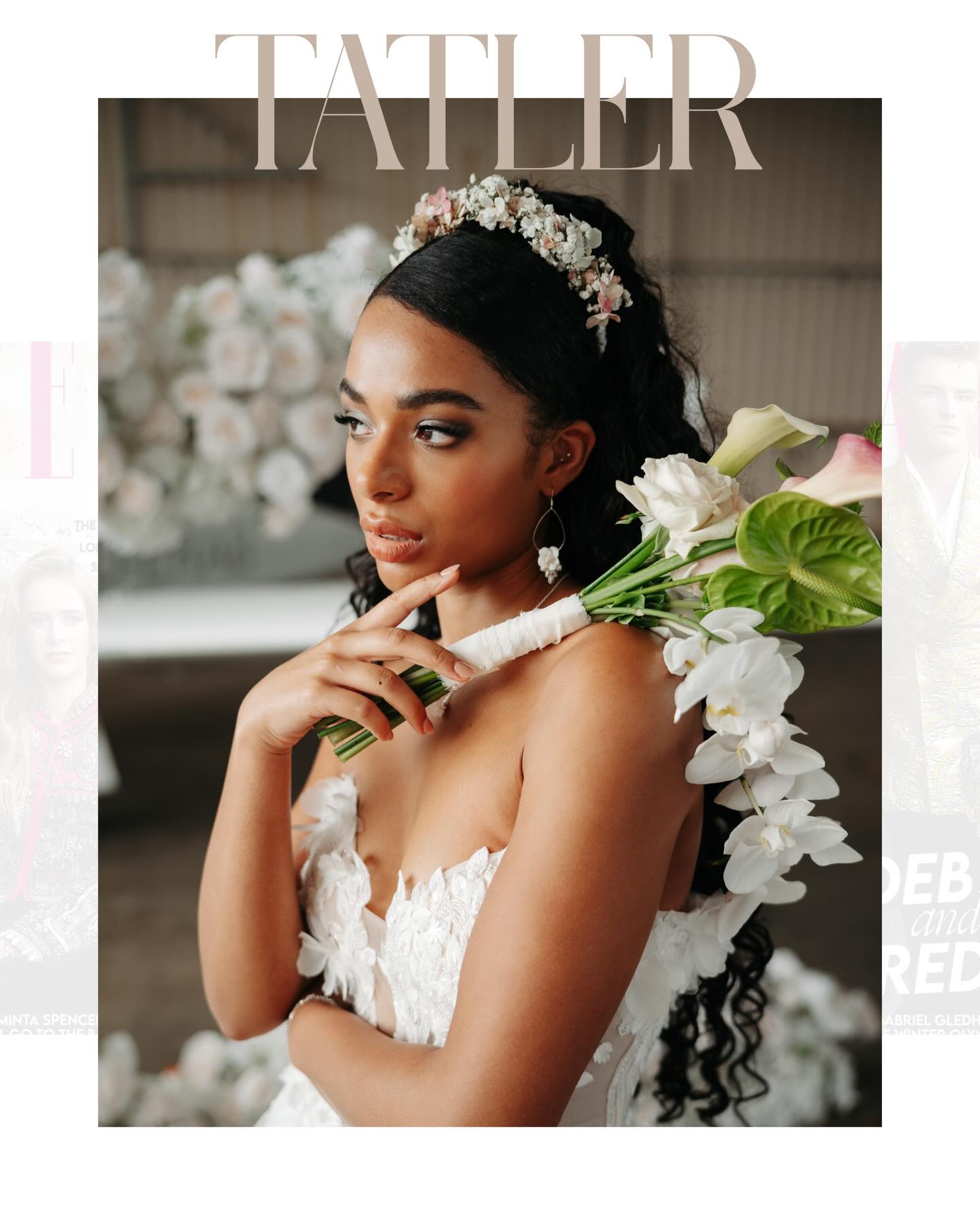 Dieses Bild durfte in der Tatler erscheinen, November Ausgabe. Und trotzdem habe ich mir Zeit gelassen, es mit euch zu teilen.
Manche Bilder brauchen Raum. Weil sie nicht nur zeigen, sondern erzählen. Von Eleganz. Von Stärke. Von leiser Präsenz.
Diese Veröffentlichung war ein weiterer stiller Meilenstein. Ein Moment, in dem sich Ästhetik, Haltung und Bildsprache genau dort getroffen haben, wo sie hingehören.
Und während ich diesen Abschnitt nun bewusst abschließe, öffnet sich bereits der nächste.
Vor wenigen Tagen durfte ich in einer ganz besonderen, maritimen Location fotografieren. Ein exklusives Hotel, winterliches Licht, viel Ruhe und eine Atmosphäre, die sich nach Ankommen anfühlt.
Schon bald nehme ich euch mit in diese besondere Bildwelt -Ihr dürft gespannt sein- denn sie passt sehr gut zur aktuellen Jahreszeit! Warm. Elegant. Und voller Gefühl.❤️
#tatler #seenintatler #bridaleditorial #weddingglam #fineartwedding #luxurybride #editorialphotography #timelessbeauty #modernbride #weddinginspiration #weddingphotographer #hochzeitsfotografhamburg
Planung: @inlovewetrust_weddings
Fotografie: @jaronkwast.photography
Videographie: @visu.alba
Model: @whitney.enwerem
Brautkleid: @brautboutiquebyrl
Schmuck: @sternenauge_official
Floristik & Dekoration: @twinflair_eventstyling
Styling und Make up: @brautstylistin_krystina
Papeterie: @designkraemerei
Sweet Table: @it.is.a.cake_
Sängerin: @ninalorentzen.saengerin
Auto: @klaus.und.co
Eventausstatter: @eventservice_harrislee
Flugzeugeigner: @flyspo