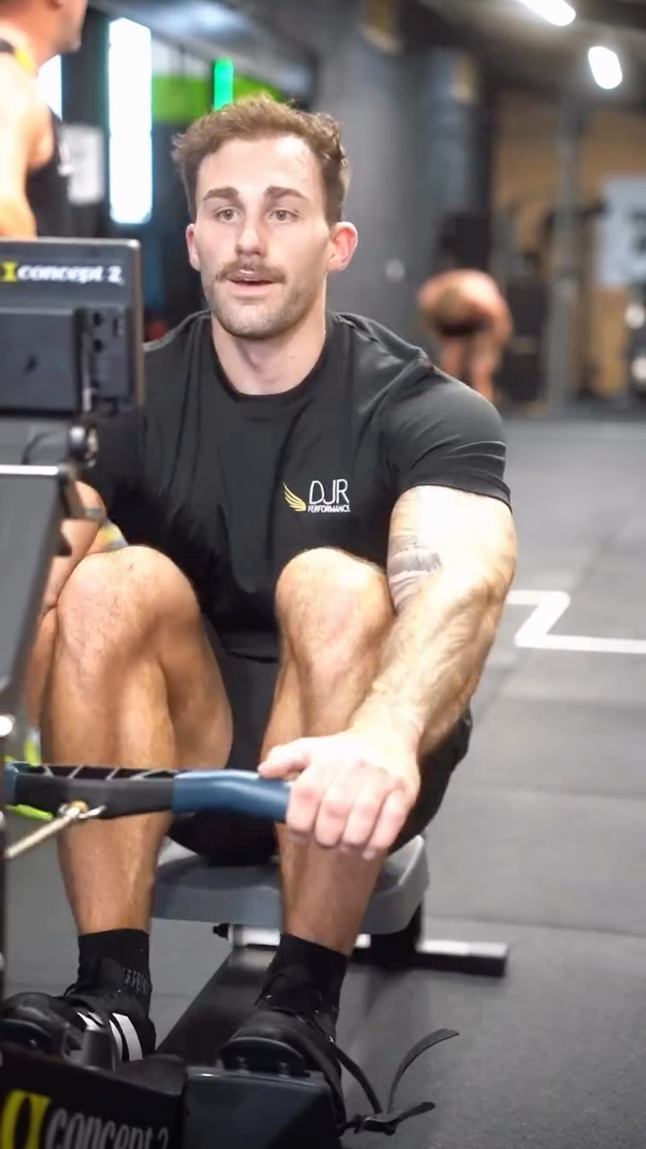 🔉SOUND UP 😂
Join a culture where your desired behaviour is the norm.
Your environment either adds to your chances of success or trips you up.
Pay attention to the people around you. Do they inspire you or hold you back?
Do you feel energised when you leave them or drained?
Choose wisely.
Shout out @revell_mtb for the motivation in the @the.revolutiongym recent Hyrox sim 💪🏼
#performancepsychology #hyrox