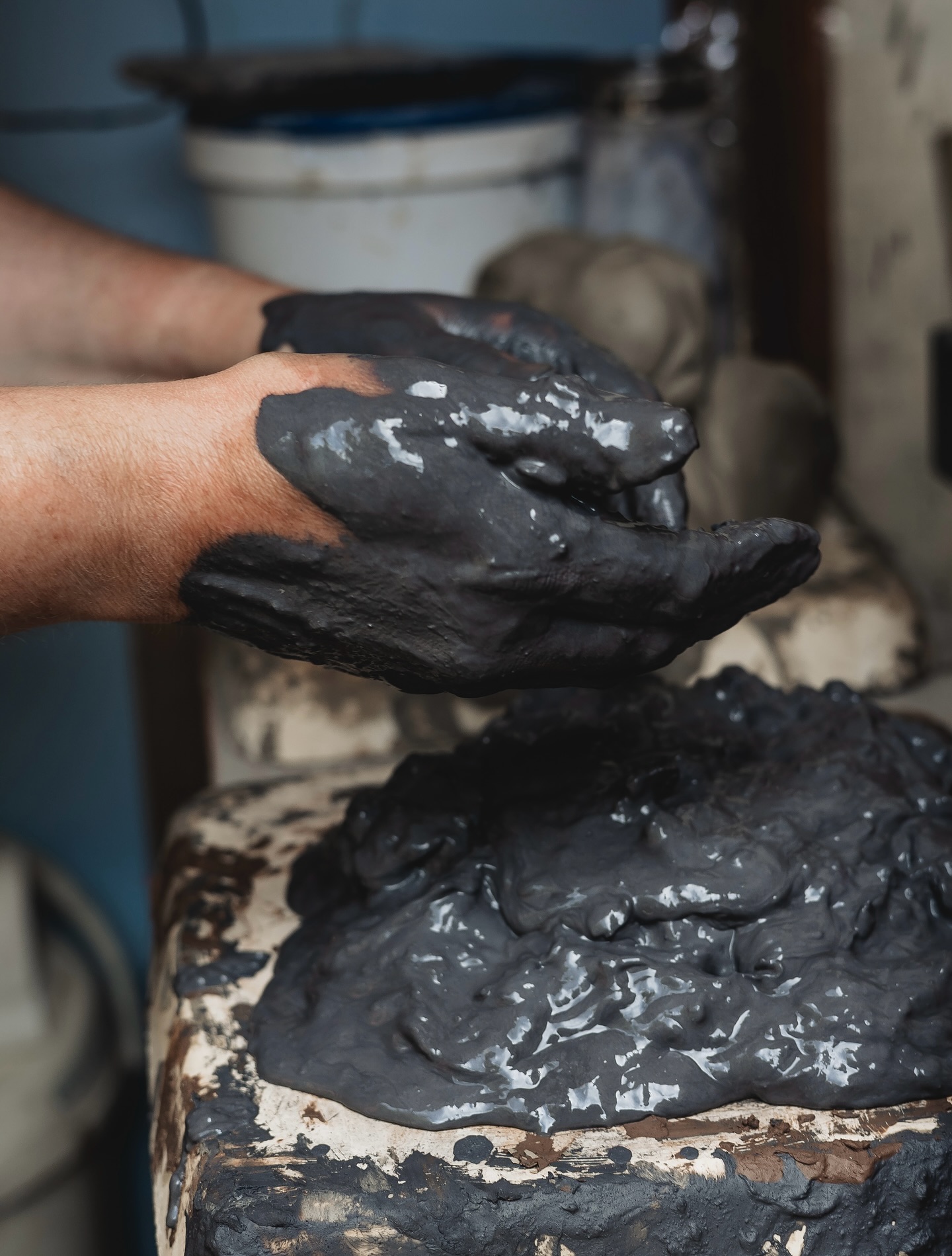 The reclaim is out of control! Not really, but it’s getting harder and harder to stay on top of it with the damp weather. I might need to rethink some of my systems and set up in January and will definitely make some more plaster bats. Gorgeous photo by @clairepreecephotography #jenmakespots #behindthescenes #clarepreecephotography #blackclay #reclaim #studiolife