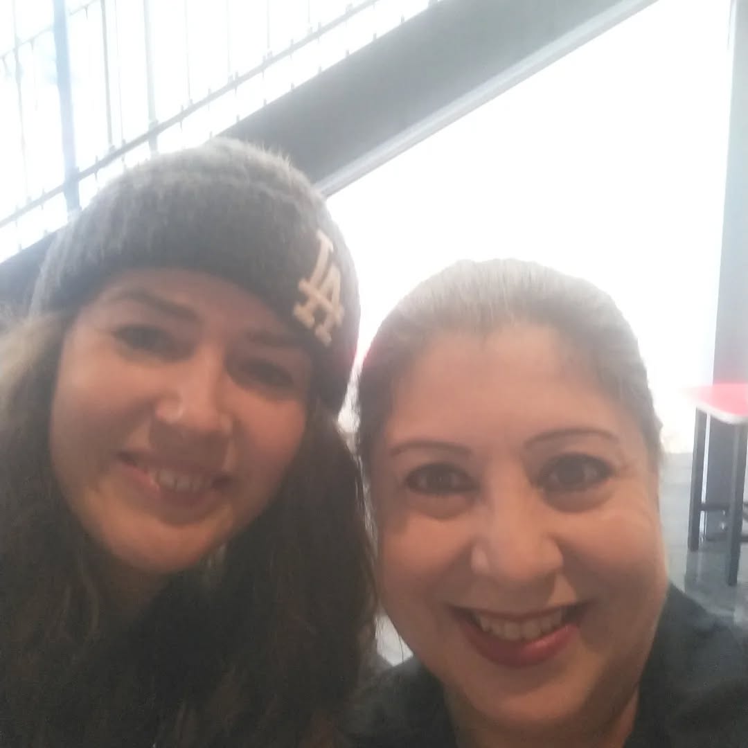 This evening's performance at Santa Monica Binge Fringe with my tech lady Caitlin Rucker and the beautiful flowers sent to me by my dear friend Andy! 💕