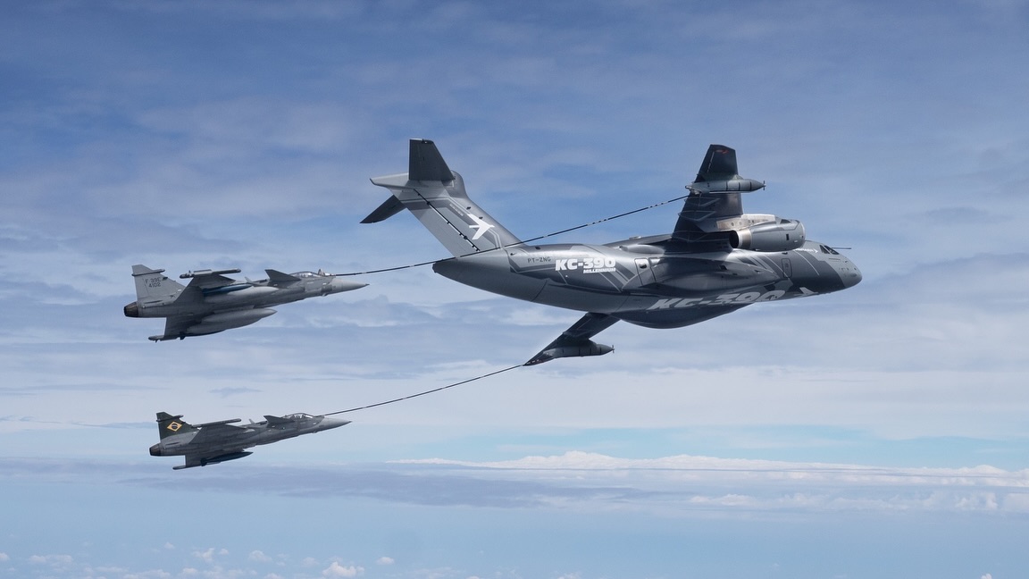 Brasil certifica REVO entre Gripen E e KC-390 Millennium
Certificação do reabastecimento em voo entre o F-39 Gripen e o KC-390 Millennium amplia a capacidade operacional da FAB e reforça a autonomia tecnológica nacional.
📸 EMBRAER
#aviation #aviationphotography #gripen #saab #forçaaereabrasileira #embraer #kc390