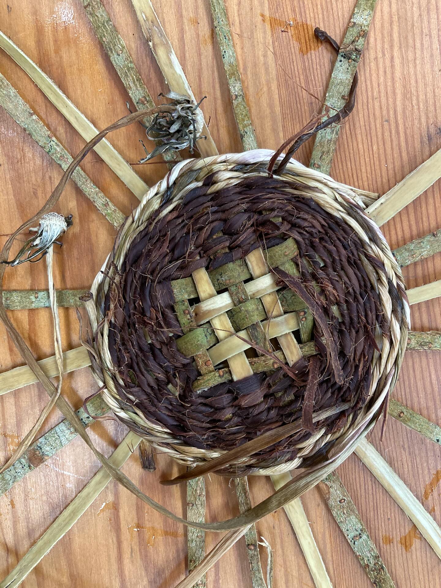 Come and learn to weave with bark, rush and foraged plants on the 14 & 15th feb @potager_garden. Learn to work with the abundance of nature around us, connect with materials, self and community as we come together to weave foraging baskets, Investment £195 with gift cards available via Potagers website.