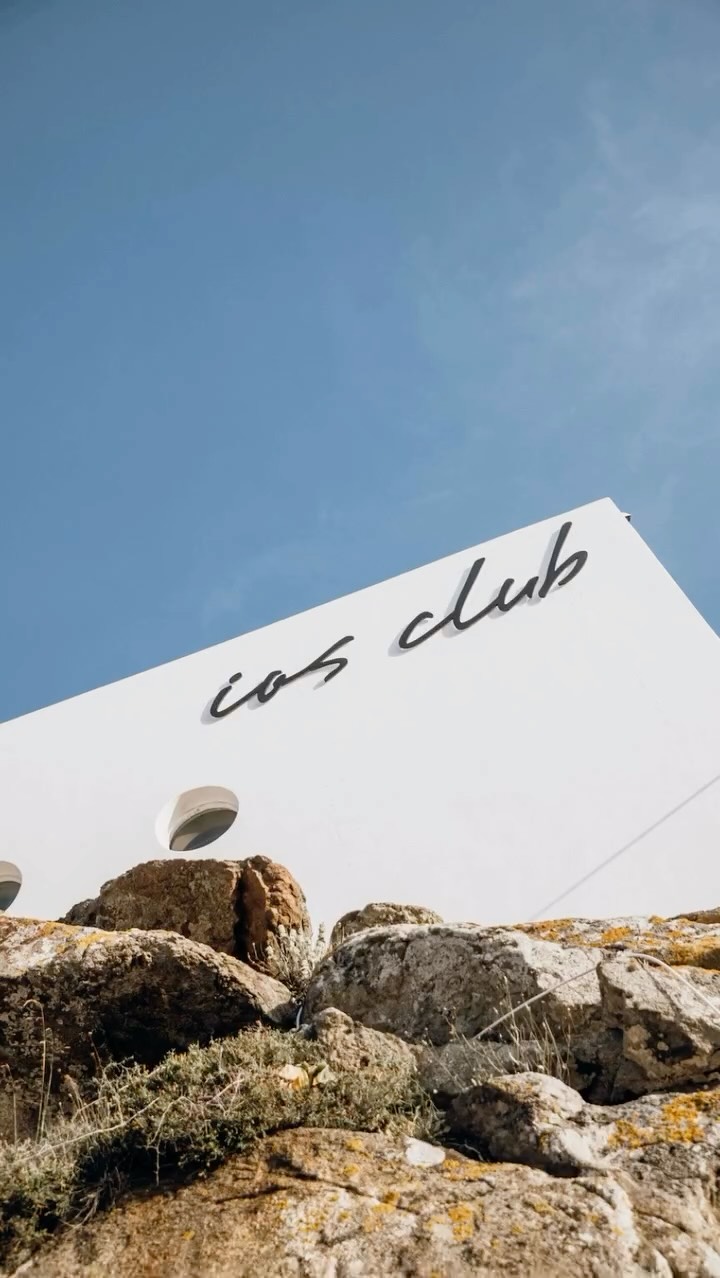 Just another sunny day on the rock☀️
#iosclub
📸 @irenemc_photography
#iosgreece #ios_island #iosisland #cyclades_islands #sunsetbar
#perfect_greece #colorsofGreece #eros_Greece #wonderful_places #cycladeseveryday #condenasttraveller #cnntravel ##beautifuldestinations #reasontovisitgreece #heavenly_greece #bestplaces_greece #worldinstaplaces