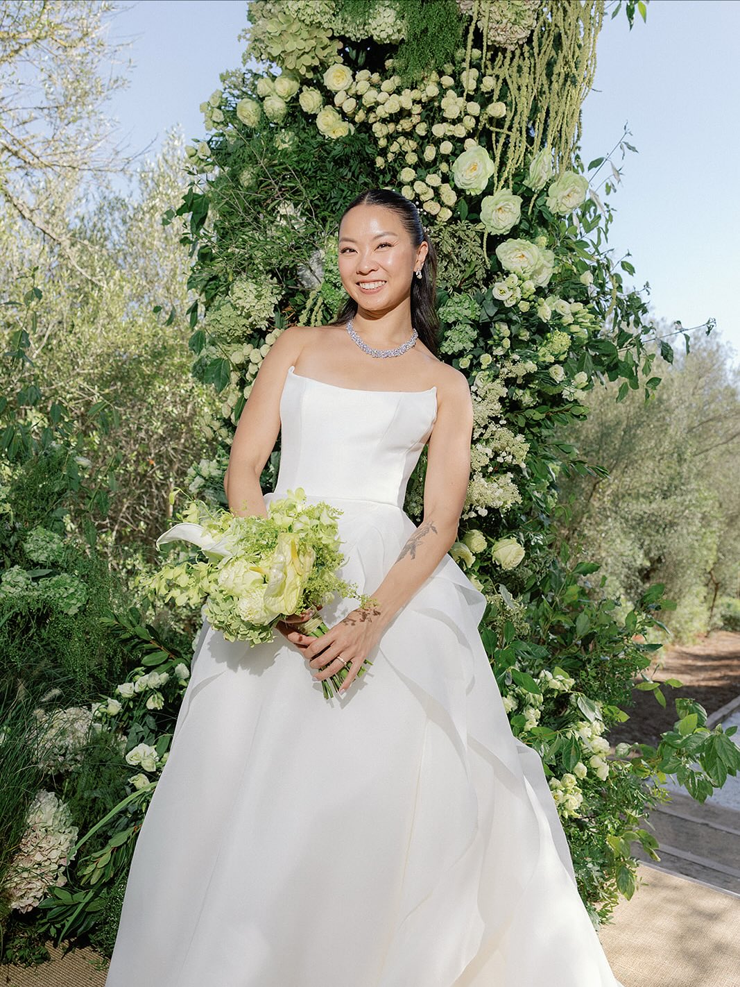 Sophia and Harry’s wedding was a day filled with joy and gentle love.
For Sophia, I kept her makeup fresh and clean and shaped her hair into a simple half-up, half-down with light accents ✨ a look that moved softly with her, elegant without trying to be.
I aim for a beauty that stays timeless, softly tailored to each bride.
Planning & Design @inawe_weddings
Photographer @pablo_laguia
Videographer @paramonova_movies
Venue & Catering @fincaserenamallorca
Florist @paularooneyfloralworld
Tableware, Linen & Furniture @mafesaevents @enesenciadesigns
Candles @beyondcandles.es
Photobooth @laislaphotobooth
Entertainment @panela.productions @eversomusic
Live painter @byviolali
Stationery @stephytian @lajuar_studio
Hair & Makeup @jiyoungyangbeauty
Bridal designer day look @amsale
Bridal designer party look @galialahav
Jewellery designer @anabelachan
Shoes & Bag @jimmychoo
#jiyoungyangbeauty #koreanmakeupartistinparis #luxurybeauty #asianbridalmakeupartist
