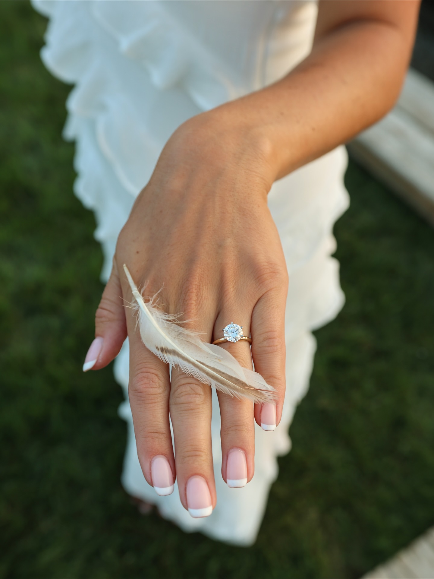 A hello from heaven 🤍🕊️ this is probably one of the sweetest moments I’ve captured.
Meg & Brian were soaking in all the moments from their engagement when Meg found a feather on the ground. She turned to Brian and said “it’s nana” and everyone’s heart just melted.