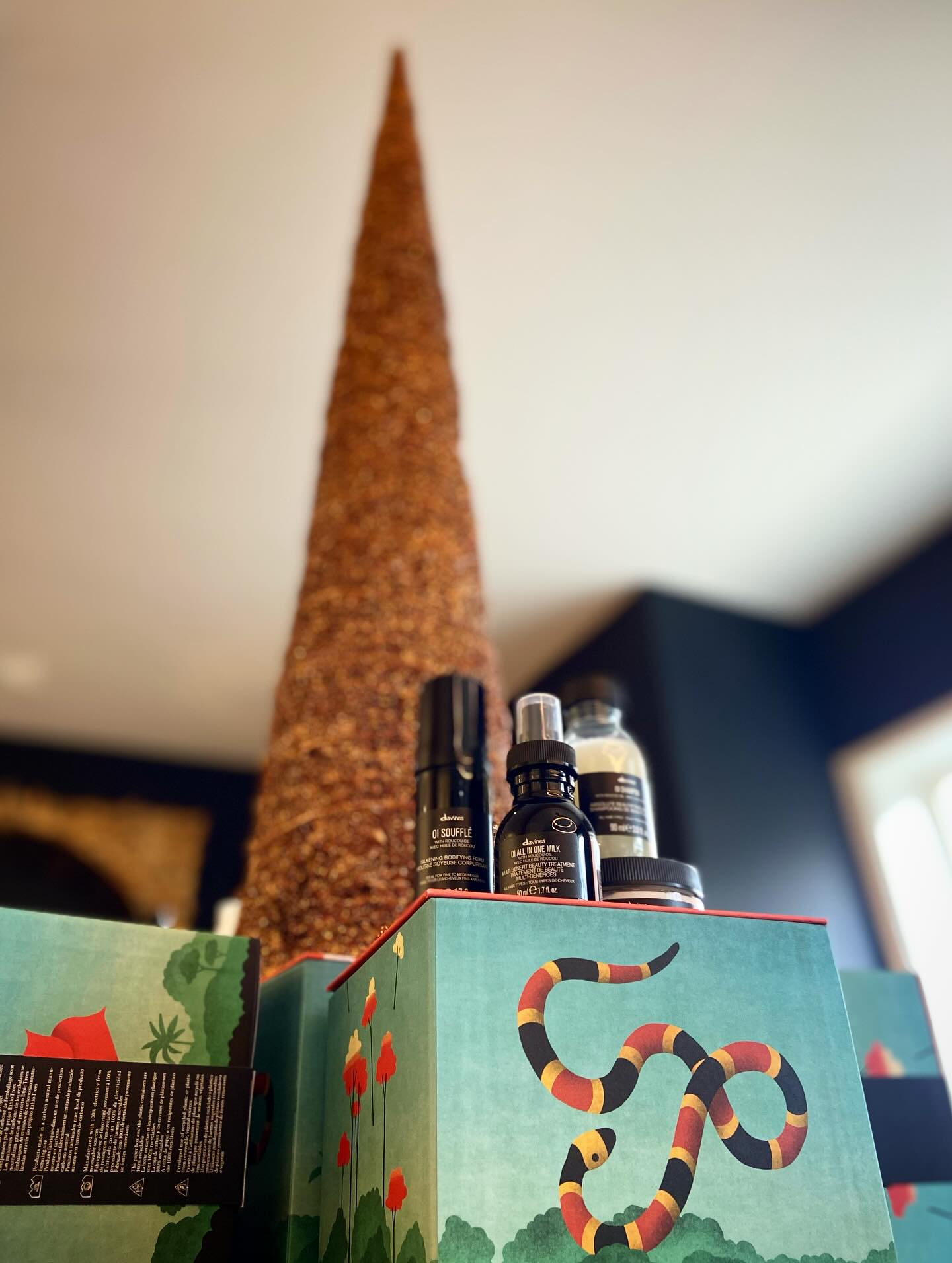 Nobody puts babies in a corner 💃
.
.
.
#travelsizeproducts #miniproducts #davinesproducts #davinesnorthamerica #holidaygiftideas #giftboxes #davinesgiftbox #davinesoi #oishampoo #oiconditioner #oiallinonemilk #oisouffle #westernmass #northamptonma