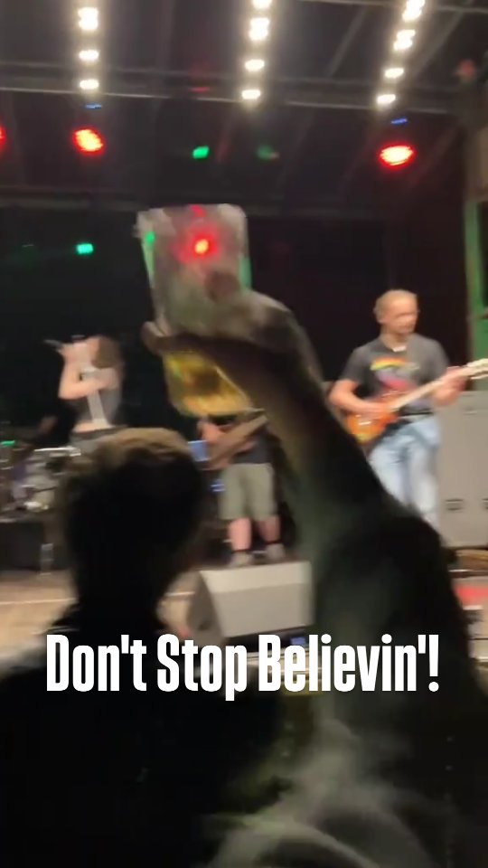 Wir fahren mit den Mitternachtszug irgendwo hin. Kommt ihr mit?
#journey #coverband #party #bier #stadtfest