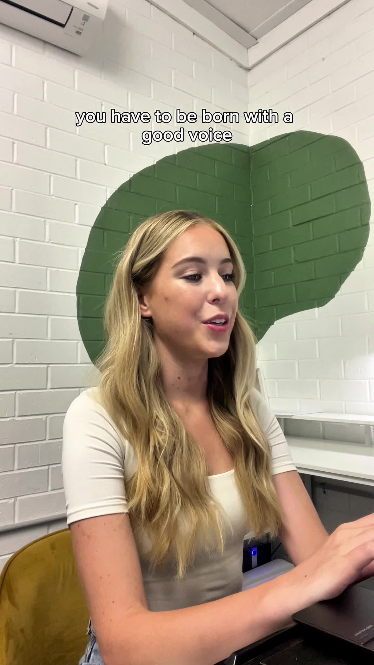 You don’t need to be born with a “perfect voice.”
You just need a willingness to learn 🎤
#sydneyvoicestudio #singingjourney #vocalgrowth