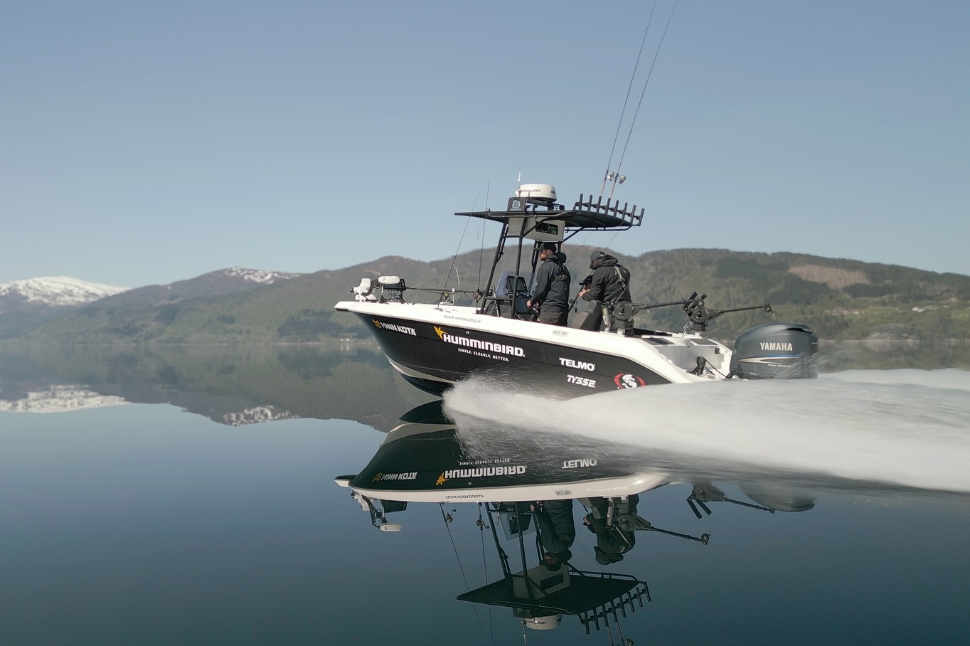 Etter to meget begivenhetsrike år har jeg nå valgt å avslutte samarbeidet med Jan Comstedt AB.
I løpet av disse årene har mye endret seg. Fra å være en mobil allround sportsfisker som dekket ferskvann, saltvann og hele spekteret mellom trolling, predatorfiske og havfiske har jeg nå en større båt som ligger fast på sjøen året rundt. Fokuset er nå saltvann, havfiske og aktiviteter knyttet til dykking og utforsking av det som finnes under overflaten i sjøen.
Jeg retter en stor takk til Jan Comstedt AB for samarbeidet gjennom de siste sesongene.
Team Krokodille har alltid vært en kontinuerlig reise og nå er tiden inne for et nytt kapittel. 🙂
.
.
.
#comstedt #humminbird #minnkotamotors #prostaff