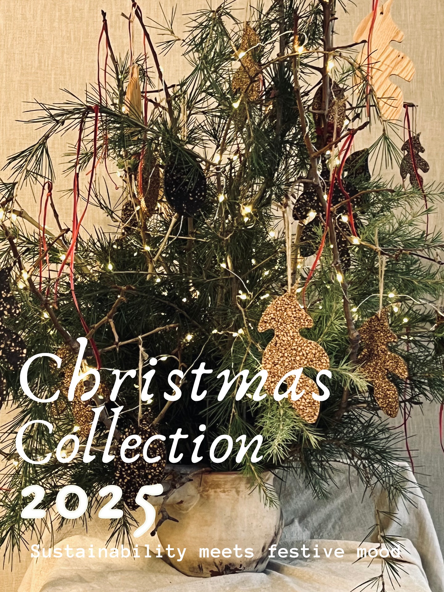 Introducing our Christmas ornaments crafted from Koukoutsi eco-material and oak wood, shaped into delicate leaves inspired by nature.
Sustainably made and beautifully simple, they bring a touch of warmth and conscious design to the festive season.
Celebrate Christmas with pieces that honor craftsmanship, materials, and the beauty of natural forms.