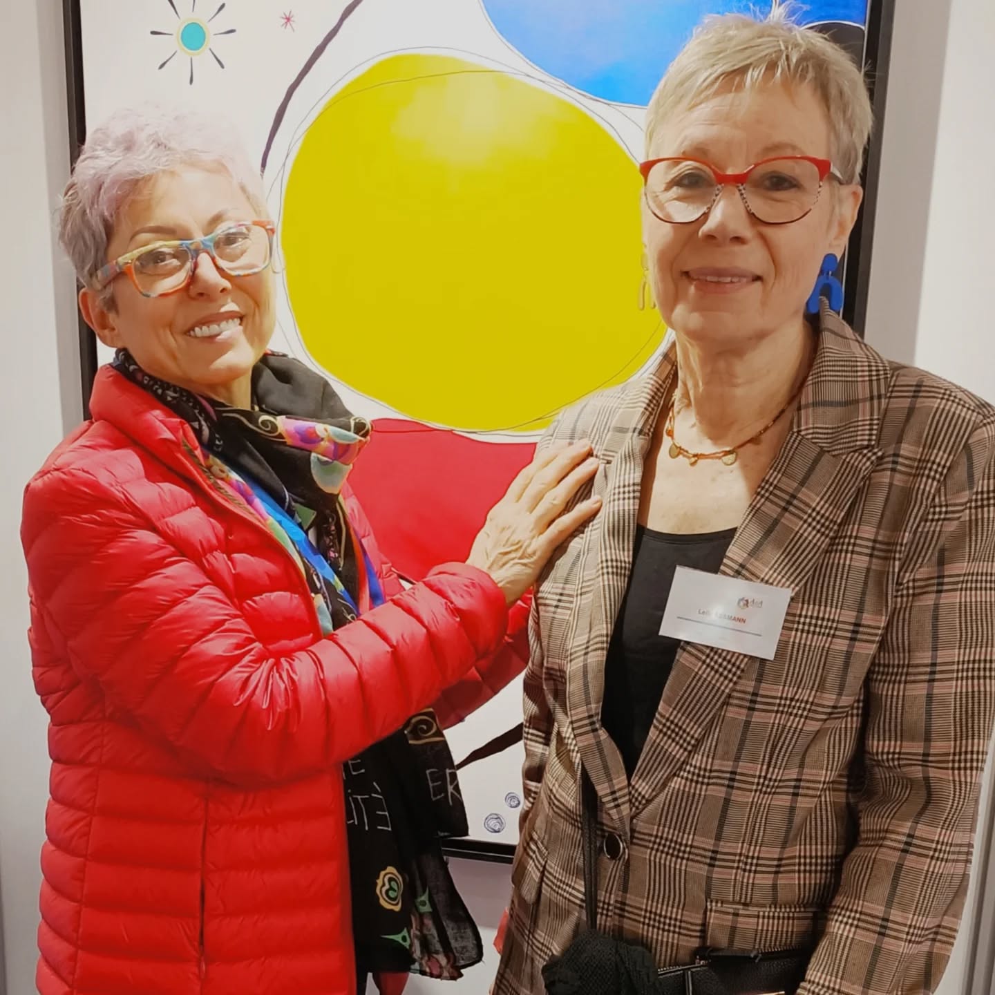 L'abstrait en commun, les styles aux antipodes, un message qui fait écho.
Belle rencontre, beaux échanges 🤍 Quand deux artistes se croisent sur une expo et que la magie opère ✨
@daniela.brosset.daia
#expositionart #rencontreartistique #entreartistes #artistconnection #artistlife🎨 #ınstaart #expoart #annetenarts #annetsurmarne