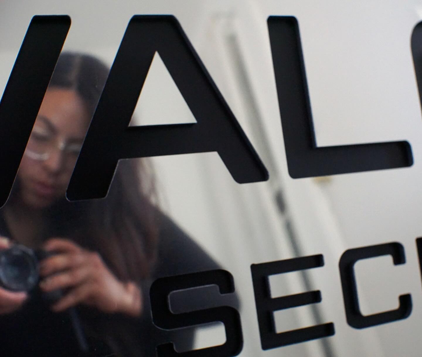 So many great things happening here!
For starters, the play on different material depths is captivating & entertaining to the eye (allowing people to look at your sign for longer periods of time)
Secondly, the back LED lighting softening the strong composition of the sign to convey security or peace. Last but not least, the mirror aluminum finish makes this sign interactive with ever changing reflections of its environment.
I cannot stop staring at it. Or at myself? 🤭 👀 👁️ 👁️
#greatdesign