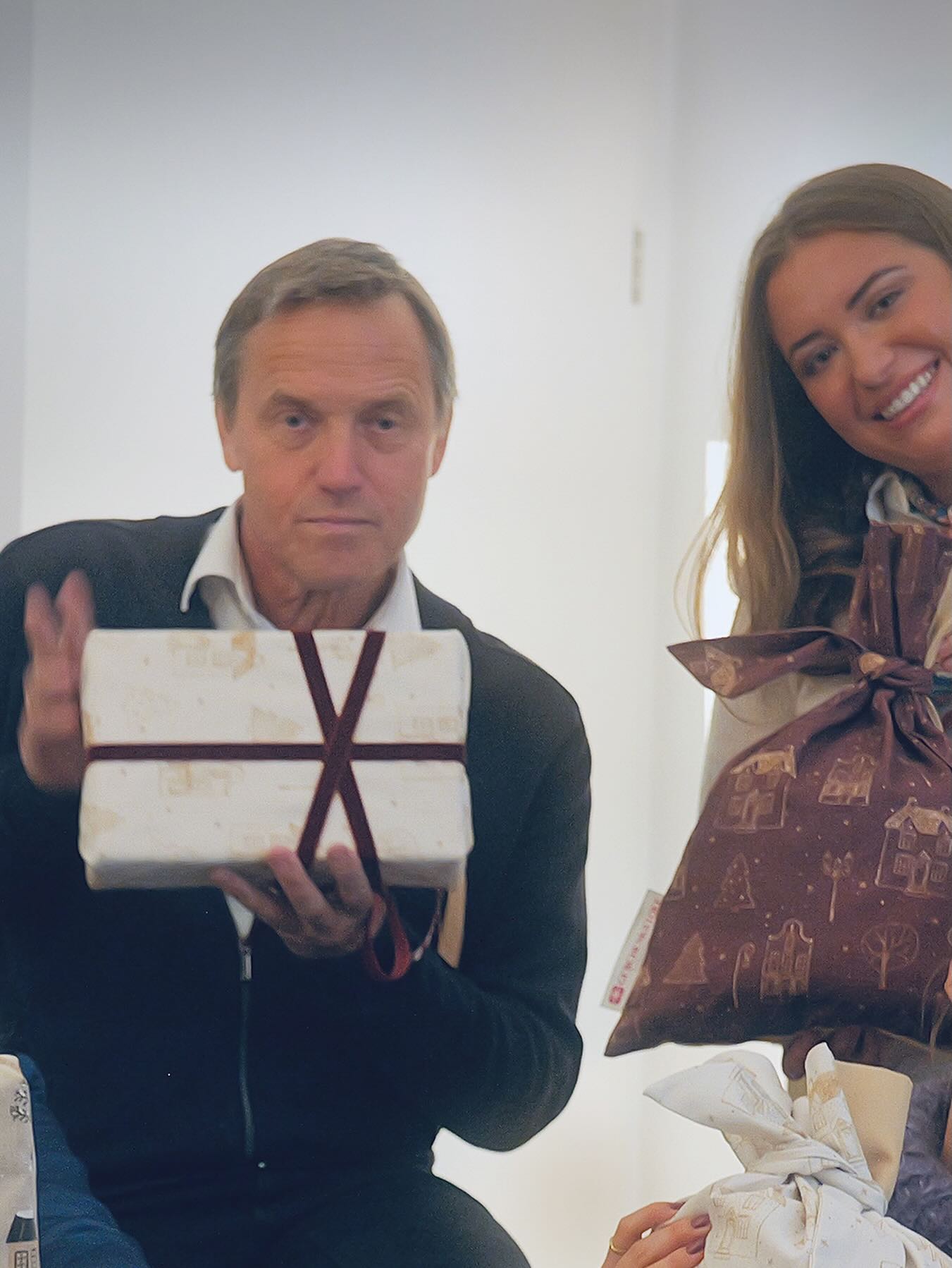 neuer Look ✨ gleiche Mission 🚀 wir geben wieder Stoff 😍
•
•
•
#Geschenkstoff #nachhaltigschenken #wiederverwendbar #stoffstattpapier
#keinmüll #zerowaste #comingsoon #ecofriendly #nachhaltig #weihnachten