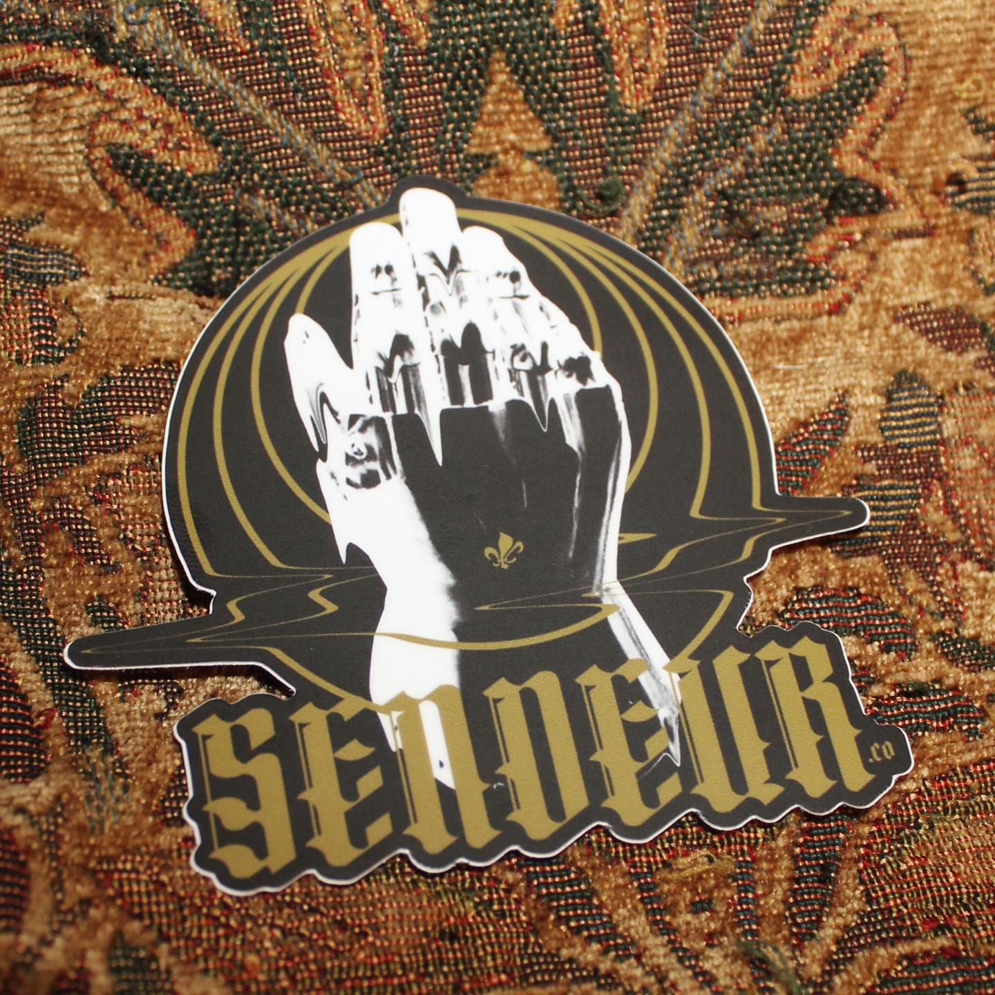 Slope shred season is incoming.
Keep that edge up.
Go beyond.
-
Get the Gauntlet boardsticker free with any shirt purchase