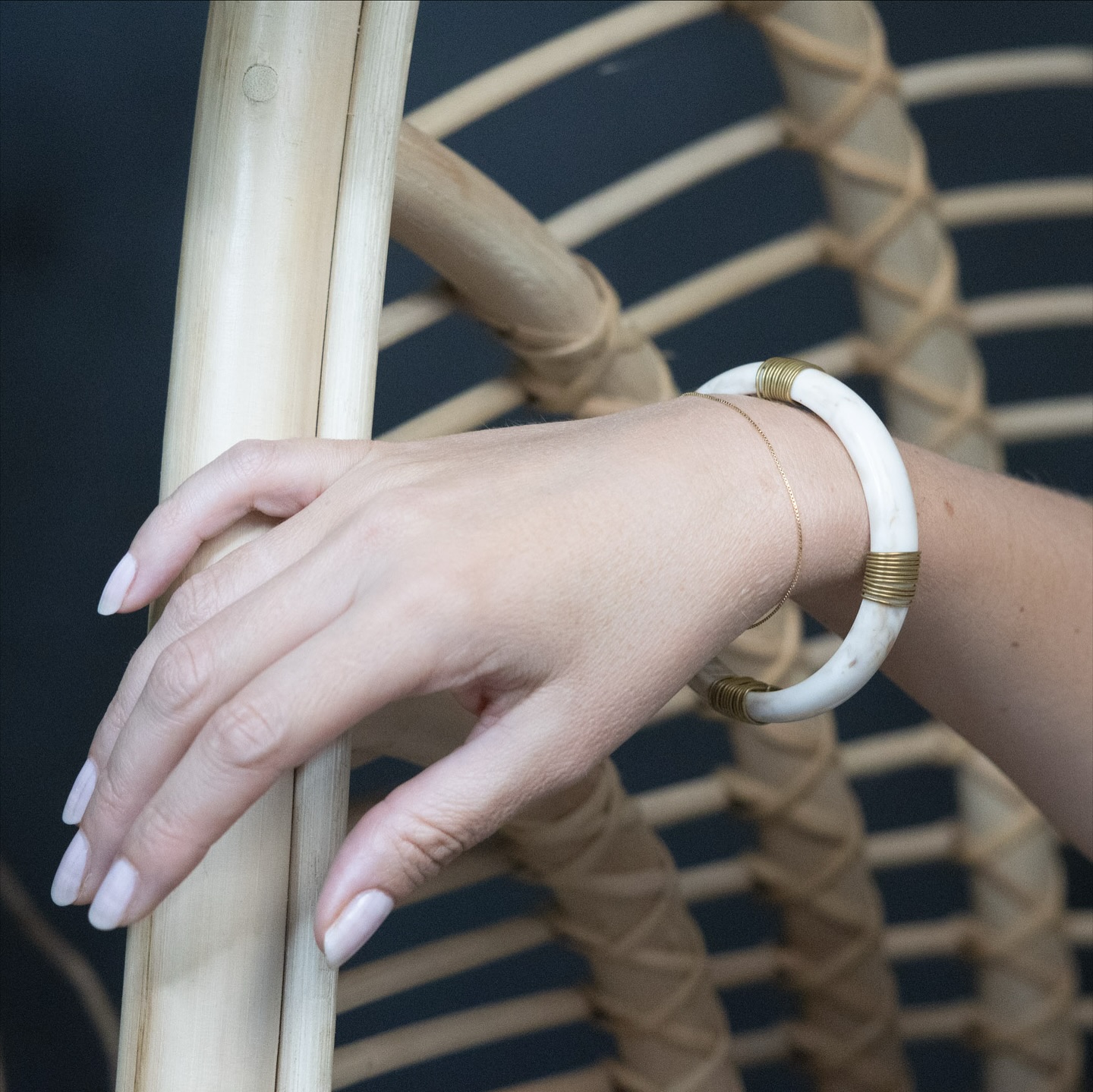 Le Bracelet Antika ✨ un best AMOODZ depuis sa sortie… il va avec n’importe quelle tenue, du quotidien et donnera du style à une tenue de soirée !
Personnellement je l’adore, je le porte tout le temps, seul ou en accumulation, il fait toujours son petit effet 😉
#amoodz #bijouxcreateur #braceletoriginal #fabricationartisanalefrançaise #amoodzbijoux