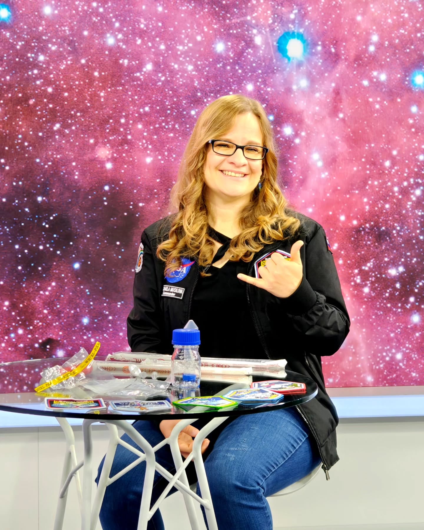 If you would like to know more about my research in collaboration with NASA and my recent expeditions, we discussed these topics in an interview for @telerano @tvmarkizaofficial 😊.
The interview is in Slovak, but through YouTube you can set the subtitles to translate into different languages. Hopefully the translation will be understandable enough 😅.
You can find the interview through this link (it's in my bio too):
➡️ https://bit.ly/Michaela_Telerano2025
The pictures in this post are from this particular interview for Telerano, but also from an older interview that I never got to post pictures from 😀.
#Telerano #TVMarkiza #interview #ZenaZMarsu #AWomanFromMars #MichaelaMusilova #AstroSevenSummits #AstroKorunaZeme #astrobiologist #astronaut #NASA #aliens #Iceland #Tibet