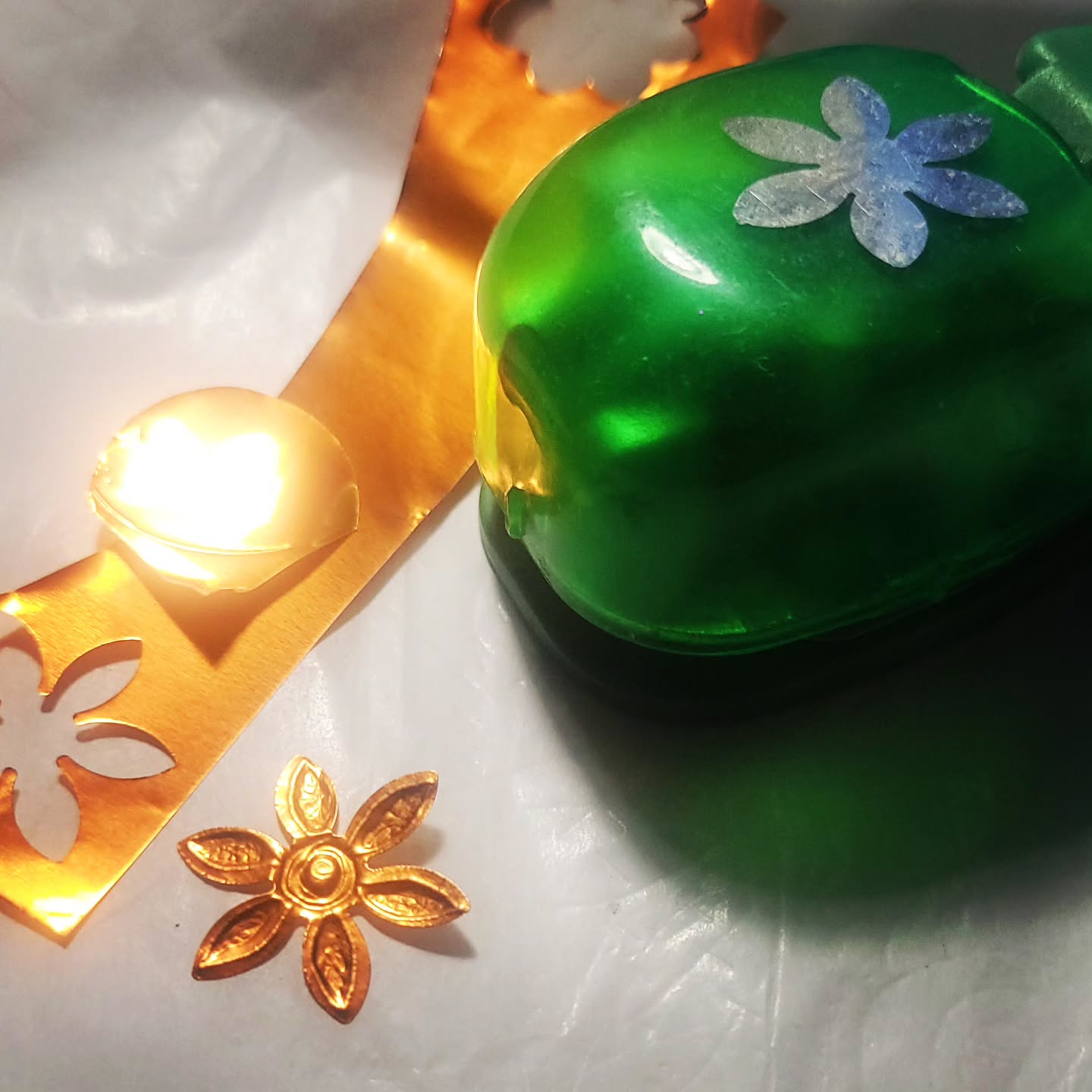 I've had these punches since my kids were little.
#flower
#punch
#yearsold