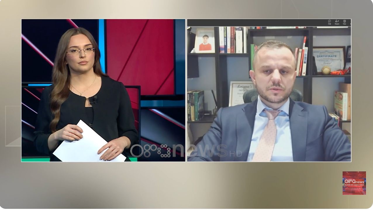 Mirëmëngjes,
Në intervistën për @oranews.one fola mbi situatën e 700 familjeve shqiptare që rrezikojnë largimin nga Britania e Madhe. Pikat kryesore:
• Shumë familje vazhdojnë të qëndrojnë në qendrat e akomodimit sepse kanë të mitur, të mbrojtur deri tani nga ligji britanik.
• Autoritetet po synojnë uljen e mbrojtjes ligjore për fëmijët, për të lehtësuar procedurat e largimit për familjet.
• Ky ndryshim lidhet kryesisht me presionin ekonomik dhe kostot e larta të sistemit të azilit.
• Rreziku kryesor bie te fëmijët dhe stabiliteti familjar, pasi standardet ligjore mbrojtëse po zbuten.
Ne do të vijojmë të informojmë dhe të mbështesim çdo familje të prekur.
Faleminderit Siklajda Shorja për hapësirën dhe vëmendjen që i kushtoni kësaj teme kaq të ndjeshme.
