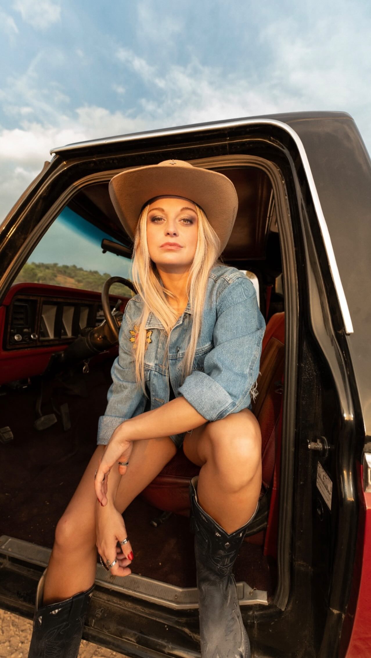 Bienvenu dans mon univers 🤠
#rubambelle #rubambellechapeau #chapeau #chapeaux #hatstyle #hatlove #hatlovers #hatlover #hatstyles #chapeaufemme #hat #hats #hatsofinstagram #hatshatshats #hatshop