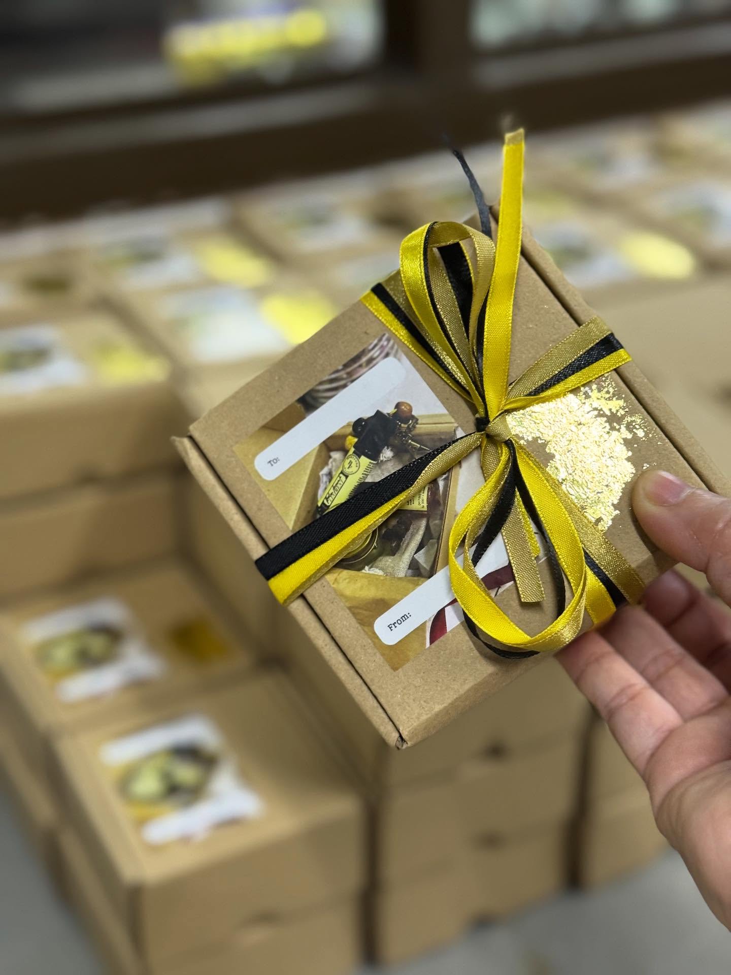 Balming around the Christmas Tree
80 sets committed and 20 sets more available. Sold at 5 boxes at a time for the Christmas treat. A good deal that is of our cult-fave BA remedies ask us about it thru DM if u havent yet heard of it!
20 sets left